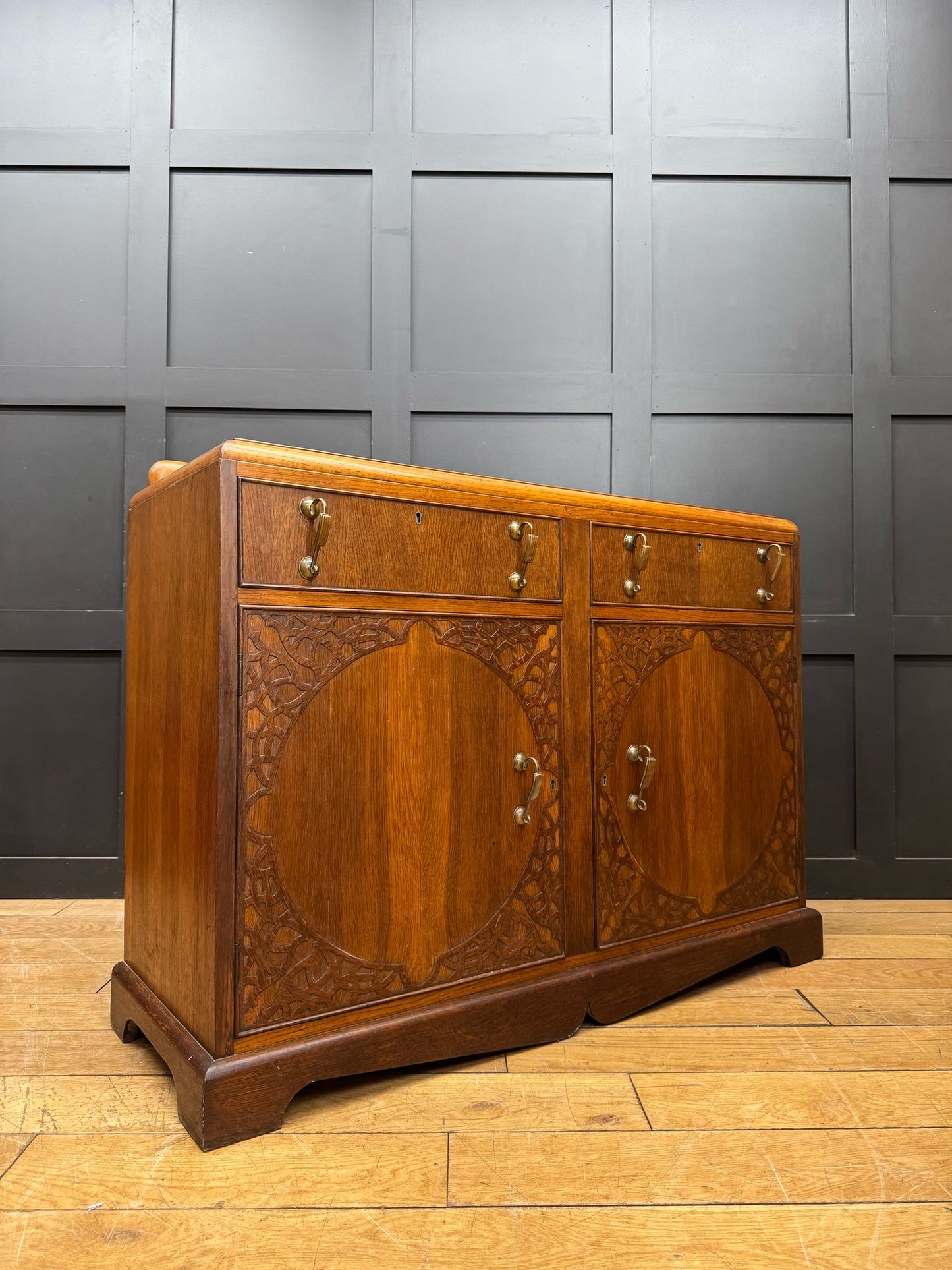 Antique Vintage Oak Sideboard / Drawer Cabinet / Buffet Server / Drinks Cabinet