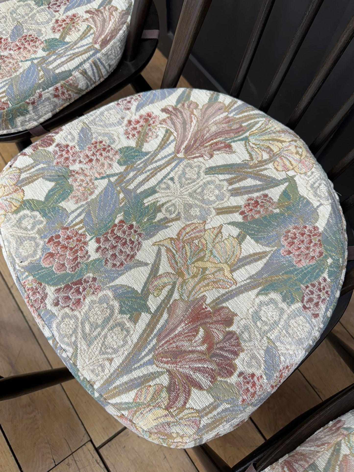 Set of 4 Ercol Quaker Windsor Dining Chairs – Dark Wood & Original Cushions