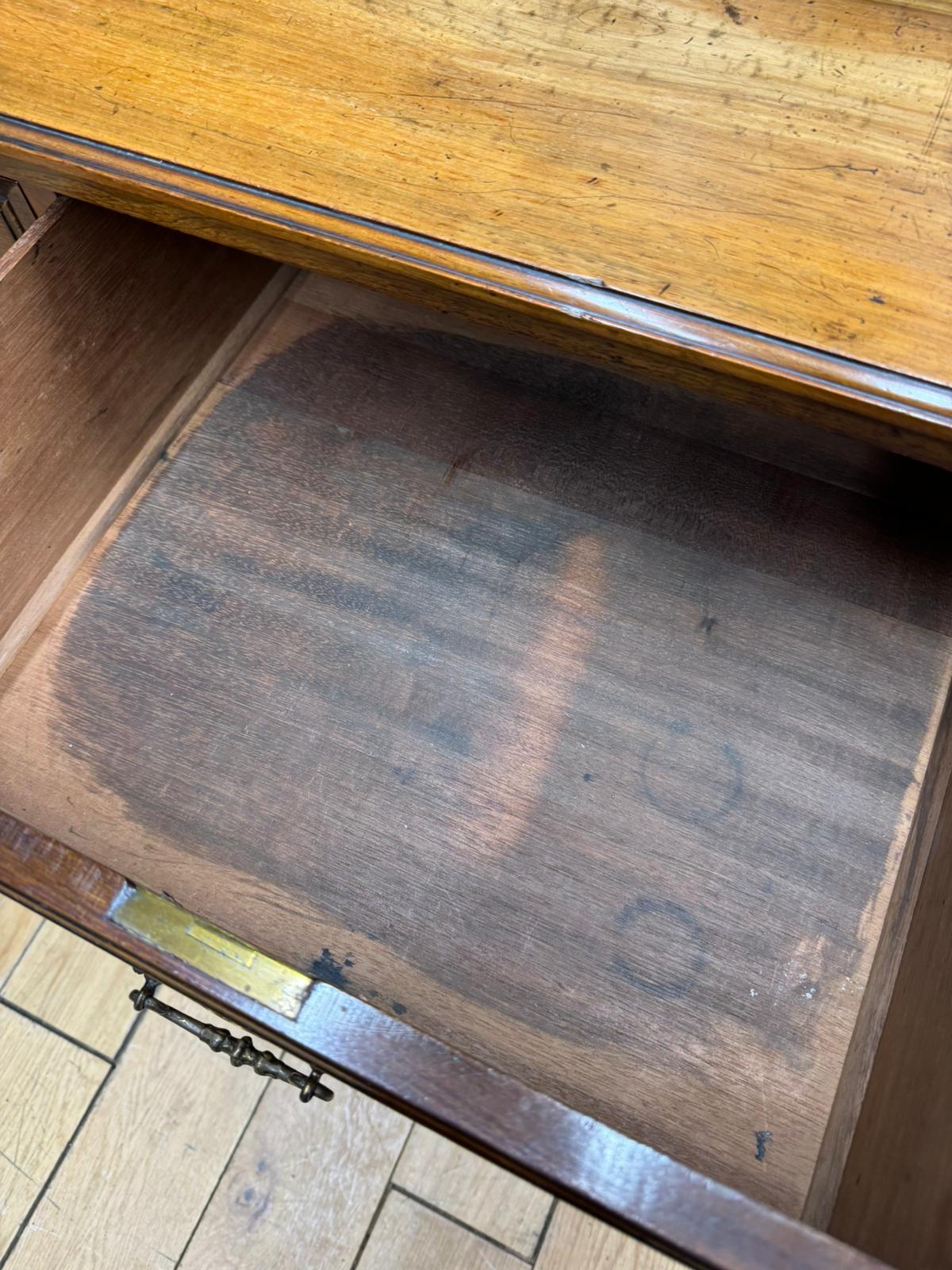 Antique Mahogany Chest of Drawers / Victorian Chest / Bedroom Storage