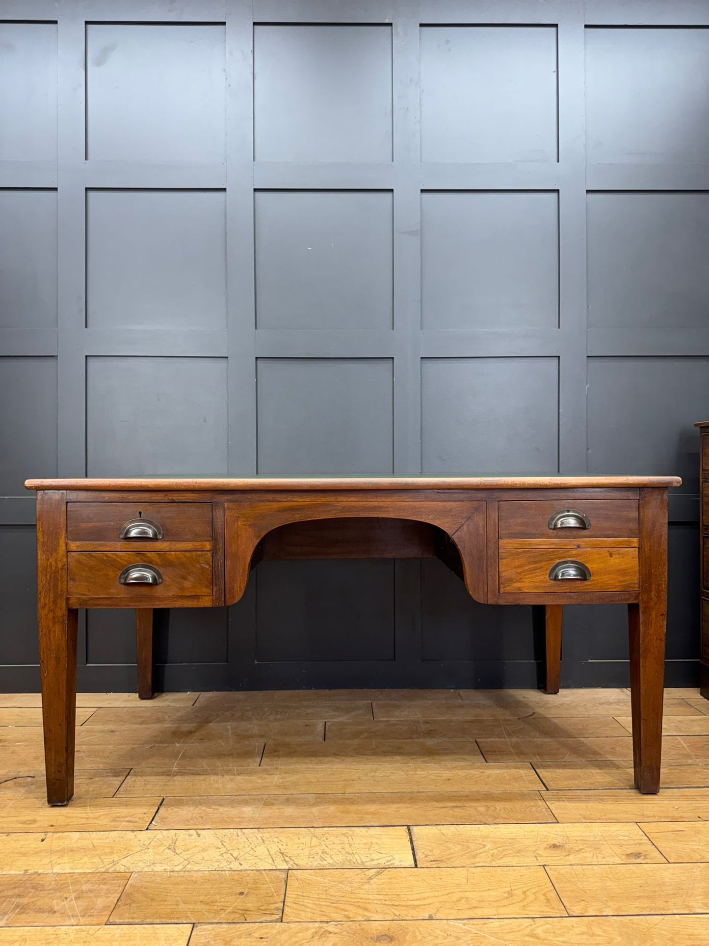 Antique Desk / George V Mahogany Kneehole Desk c.1930 – Ex-Court Office Norfolk