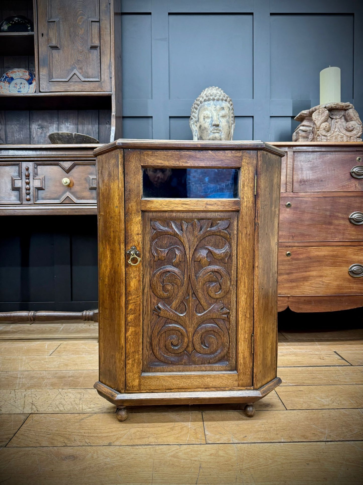 Antique Solid Oak Corner Cupboard –  Carved Door Cabinet / Side Lamp Table