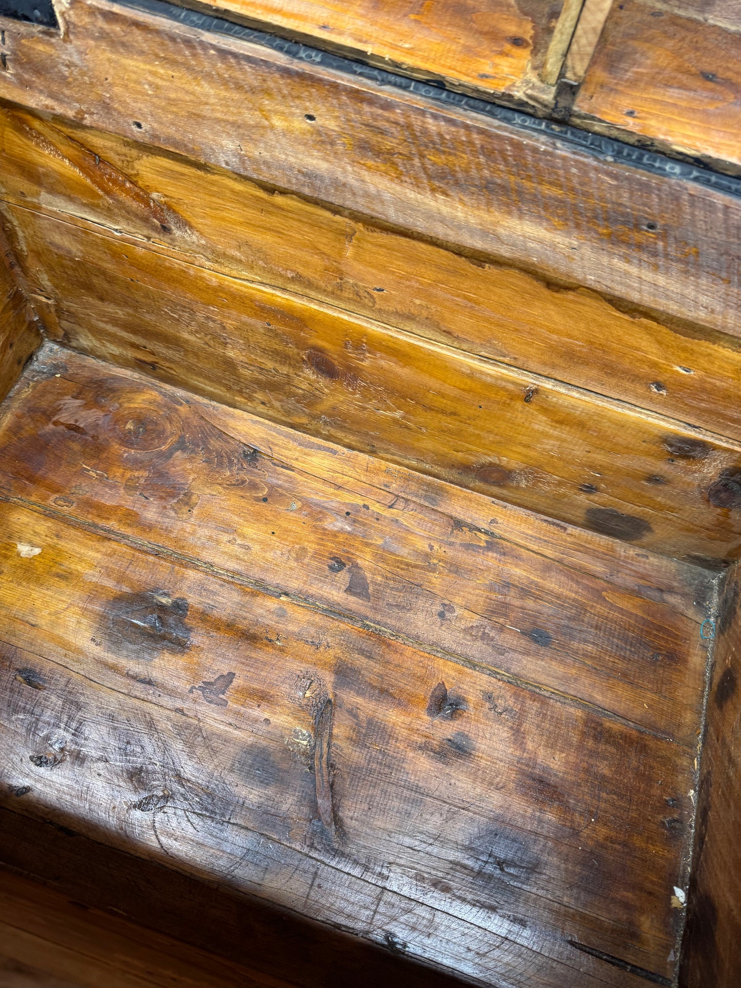 Antique Chest Trunk / Travelling Chest /Domed Top / Blanket Box / Sideboard
