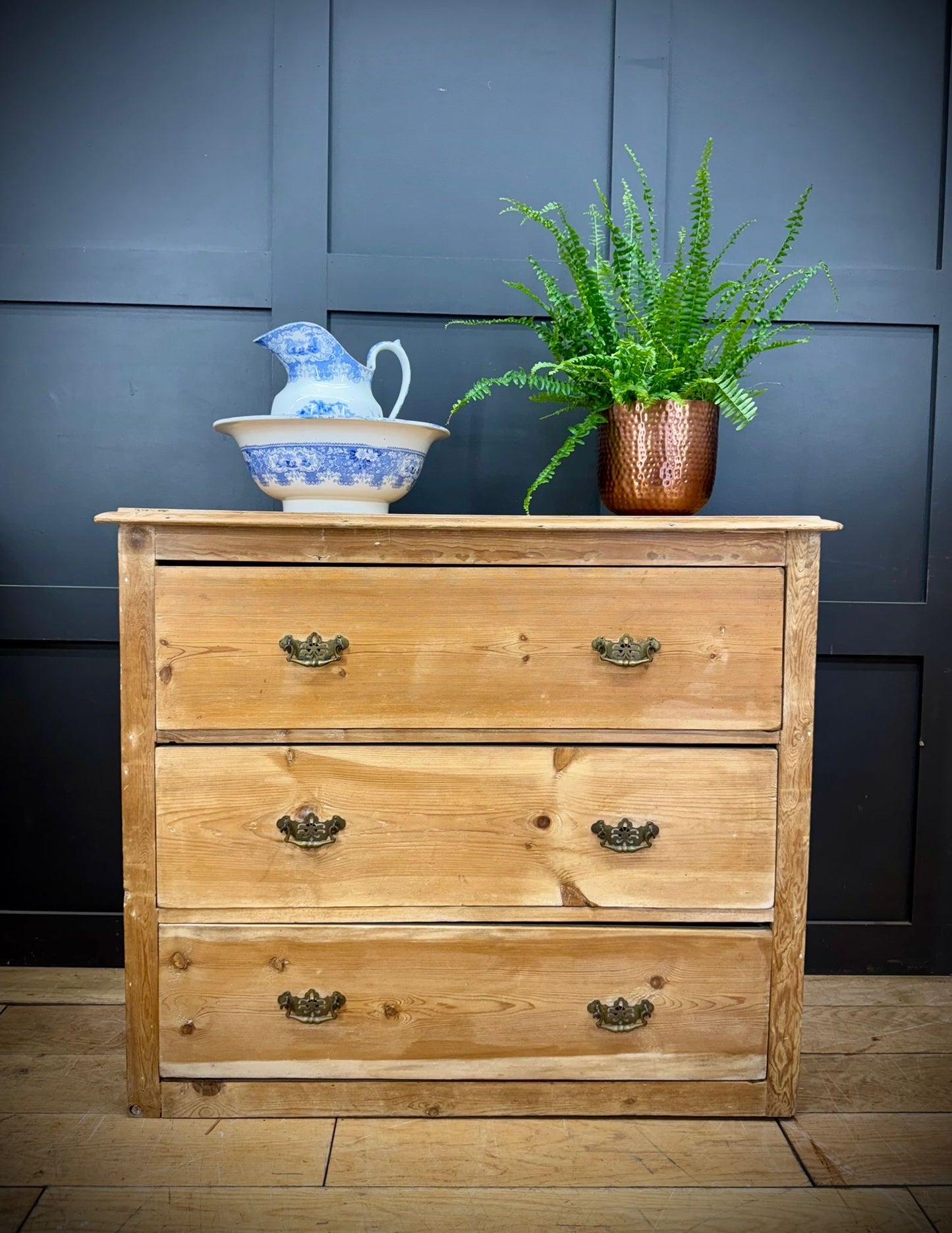 Rustic Pine Chest of Drawers – 3 Drawer Antique Style Bedroom Storage