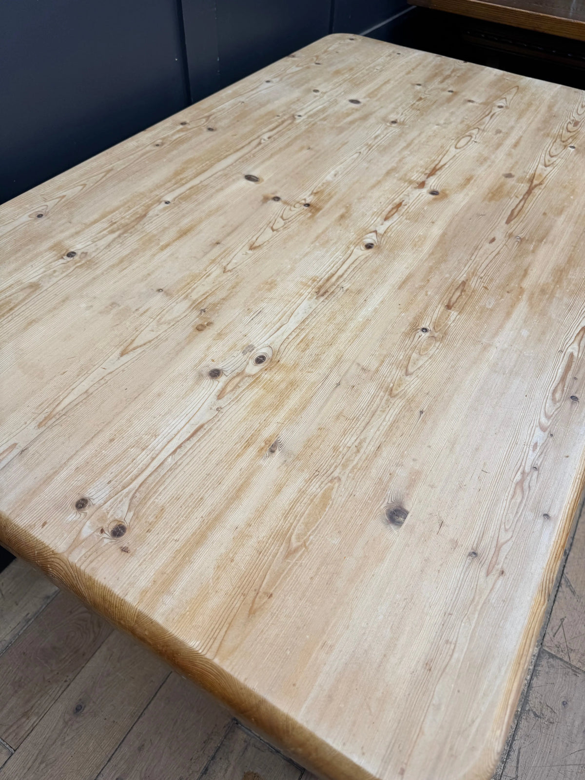Vintage Solid Pine Farmhouse Dining Kitchen Table Turned Legs Rustic 4-6 Seater