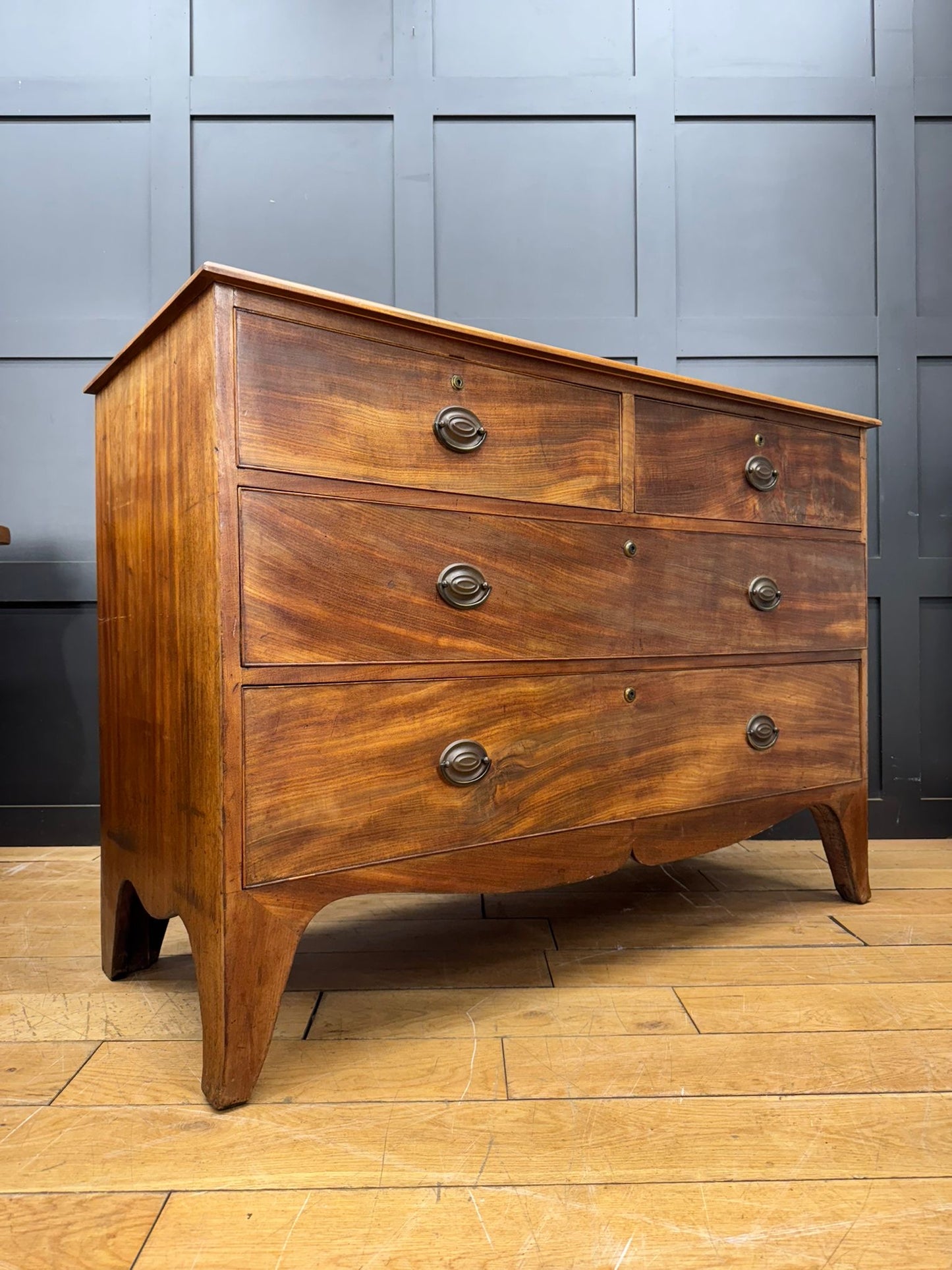Antique Georgian Mahogany Bow Front Chest of Drawers / Bedroom Storage