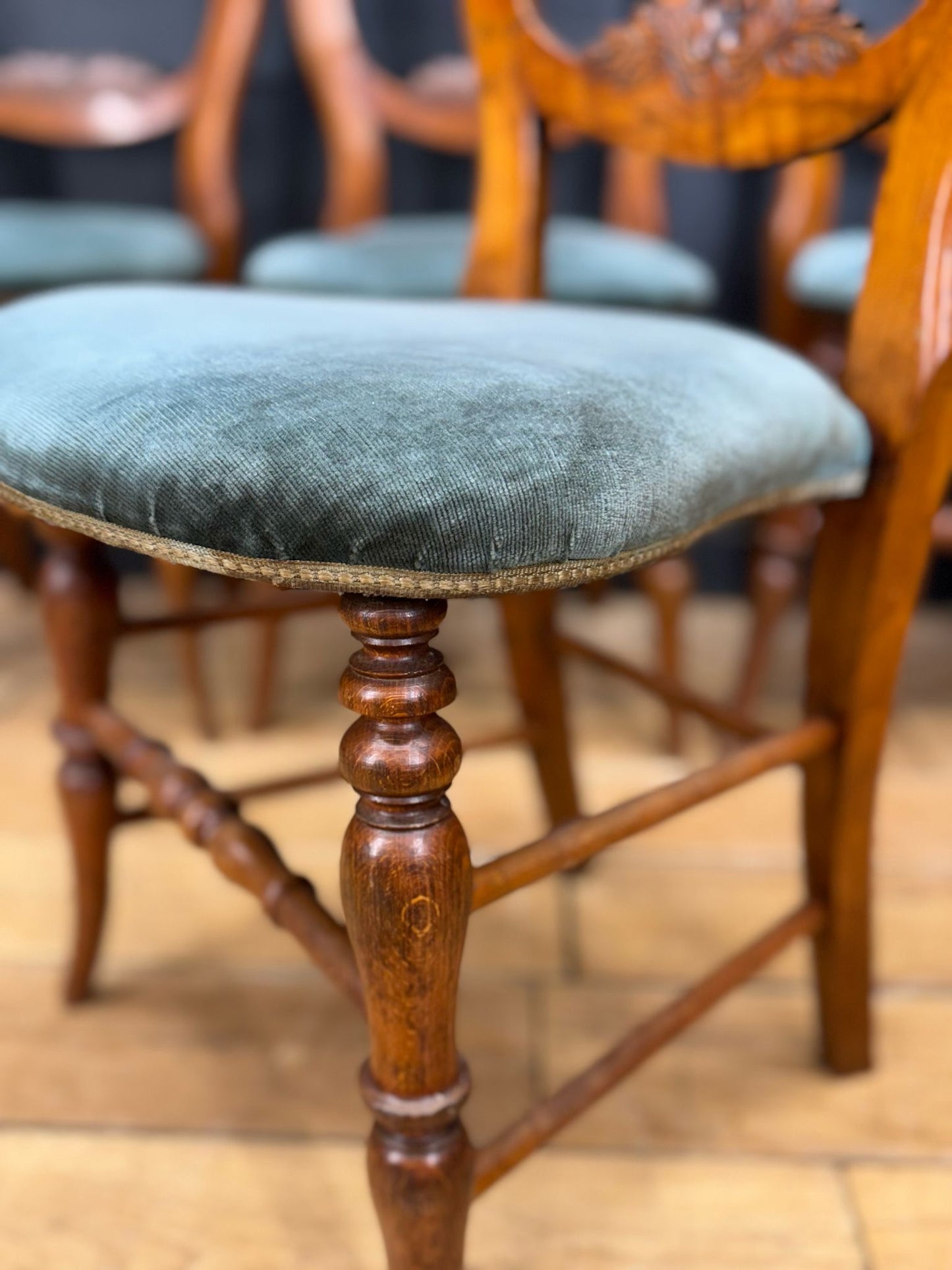 Set Of 4 Antique Mahogany Dining Chairs / Victorian Balloon Back Kitchen Chairs