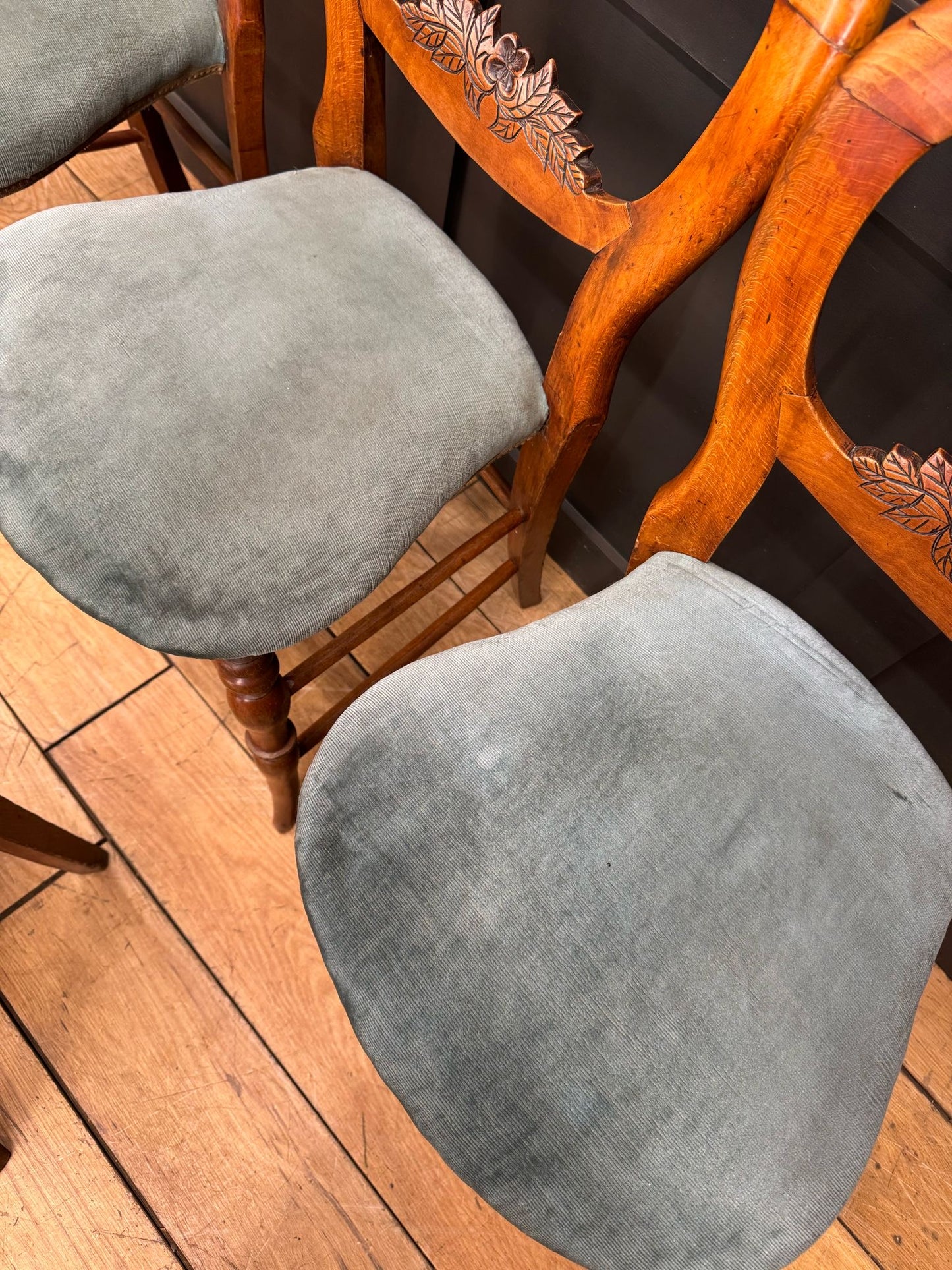 Set Of 4 Antique Mahogany Dining Chairs / Victorian Balloon Back Kitchen Chairs
