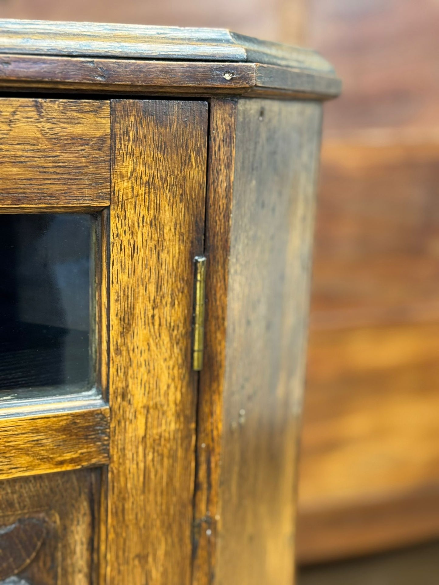 Antique Solid Oak Corner Cupboard –  Carved Door Cabinet / Side Lamp Table