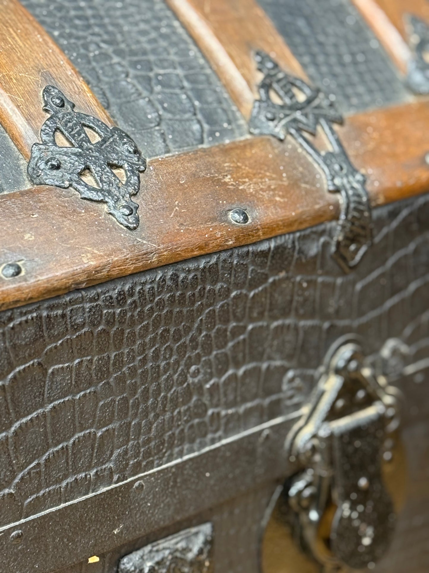 Antique Chest Trunk / Travelling Chest /Domed Top / Blanket Box / Sideboard