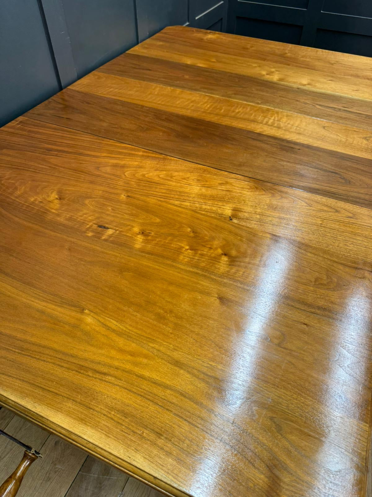 Antique Walnut Wind Out Dining Kitchen Table / Extending Table 8-10 People