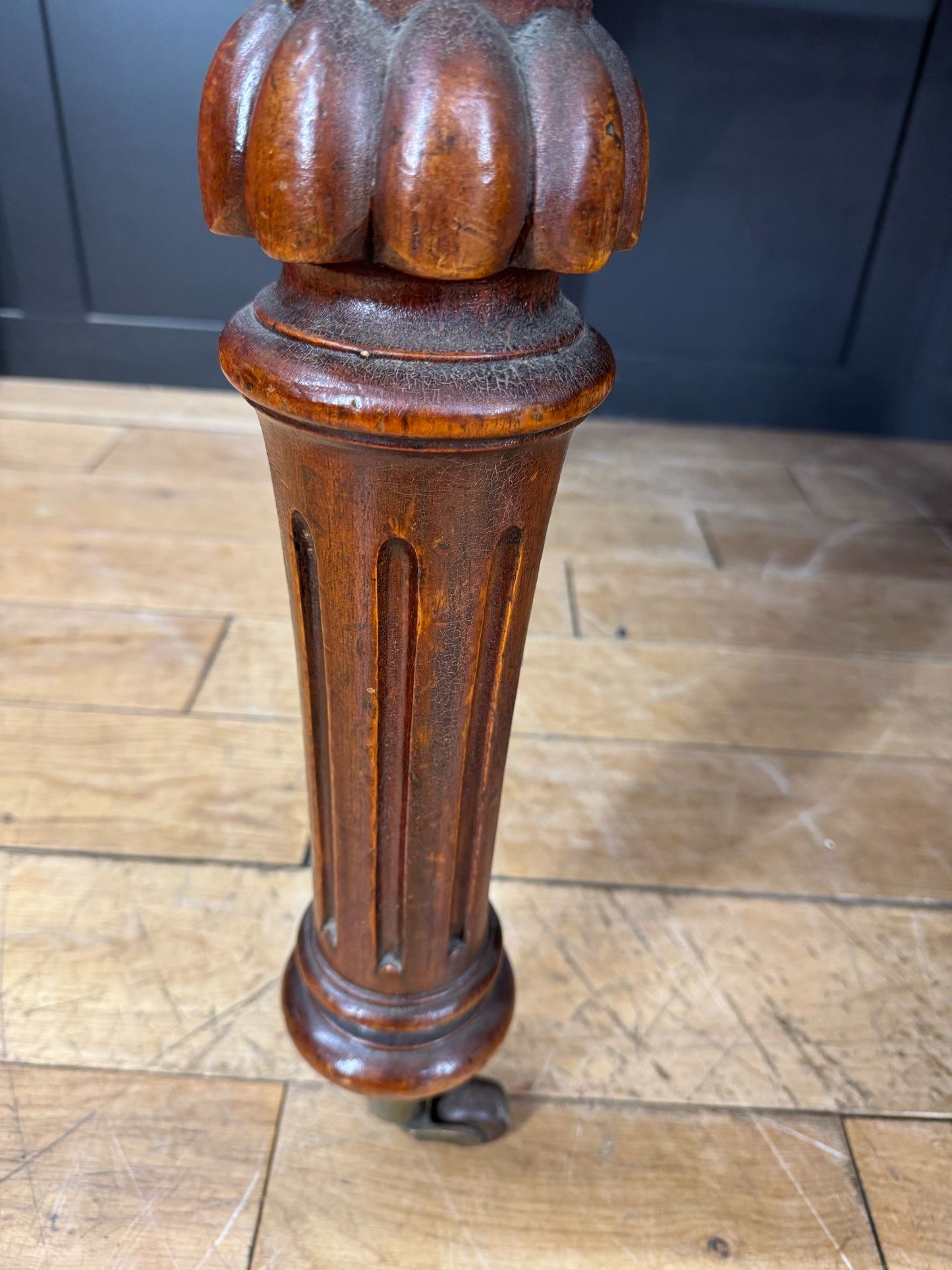 Antique Mahogany Dining Table / Victorian Extending / Kitchen Table