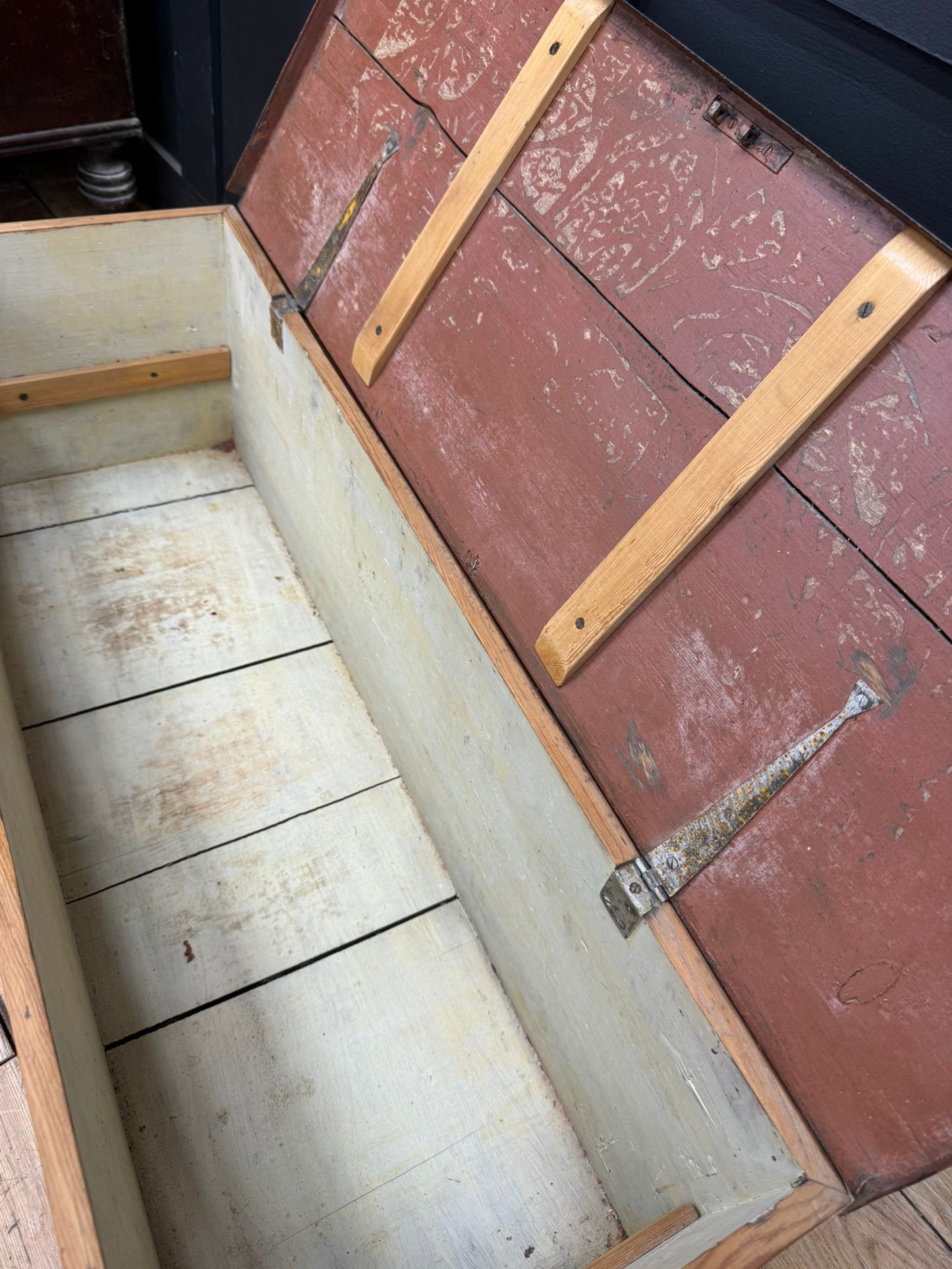 Antique Pine Blanket Chest Trunk Rustic Storage Box / Coffee Table