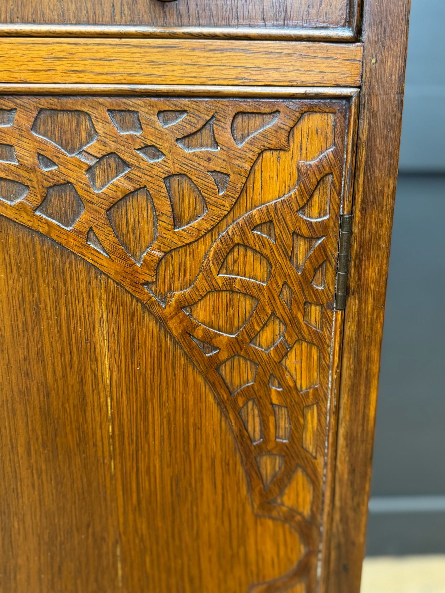 Antique Vintage Oak Sideboard / Drawer Cabinet / Buffet Server / Drinks Cabinet