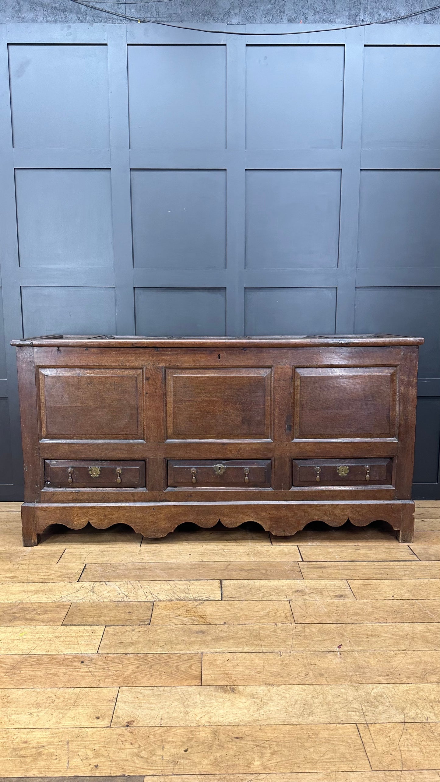 Antique Large Solid Oak Coffer / TV Stand / Antique Mule Chest/  Georgian Chest