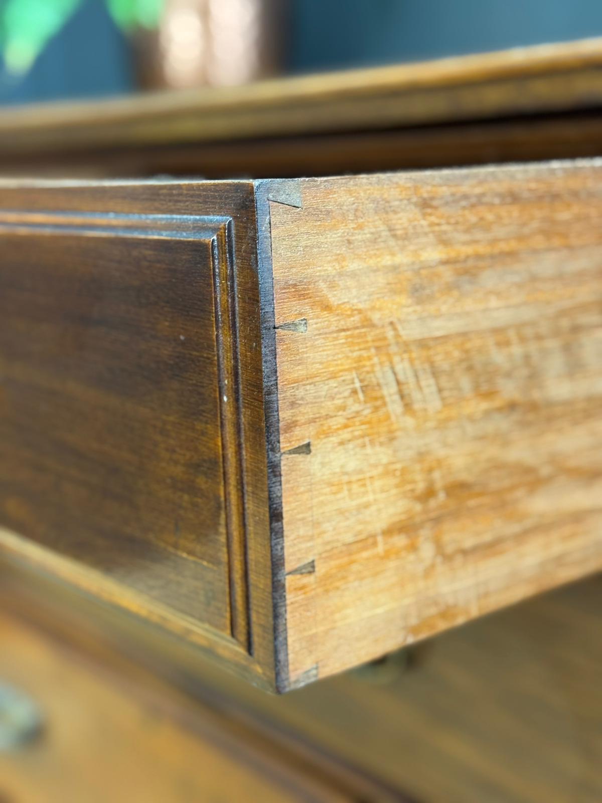 Antique Mahogany Chest of Drawers / Victorian Chest / Bedroom Storage