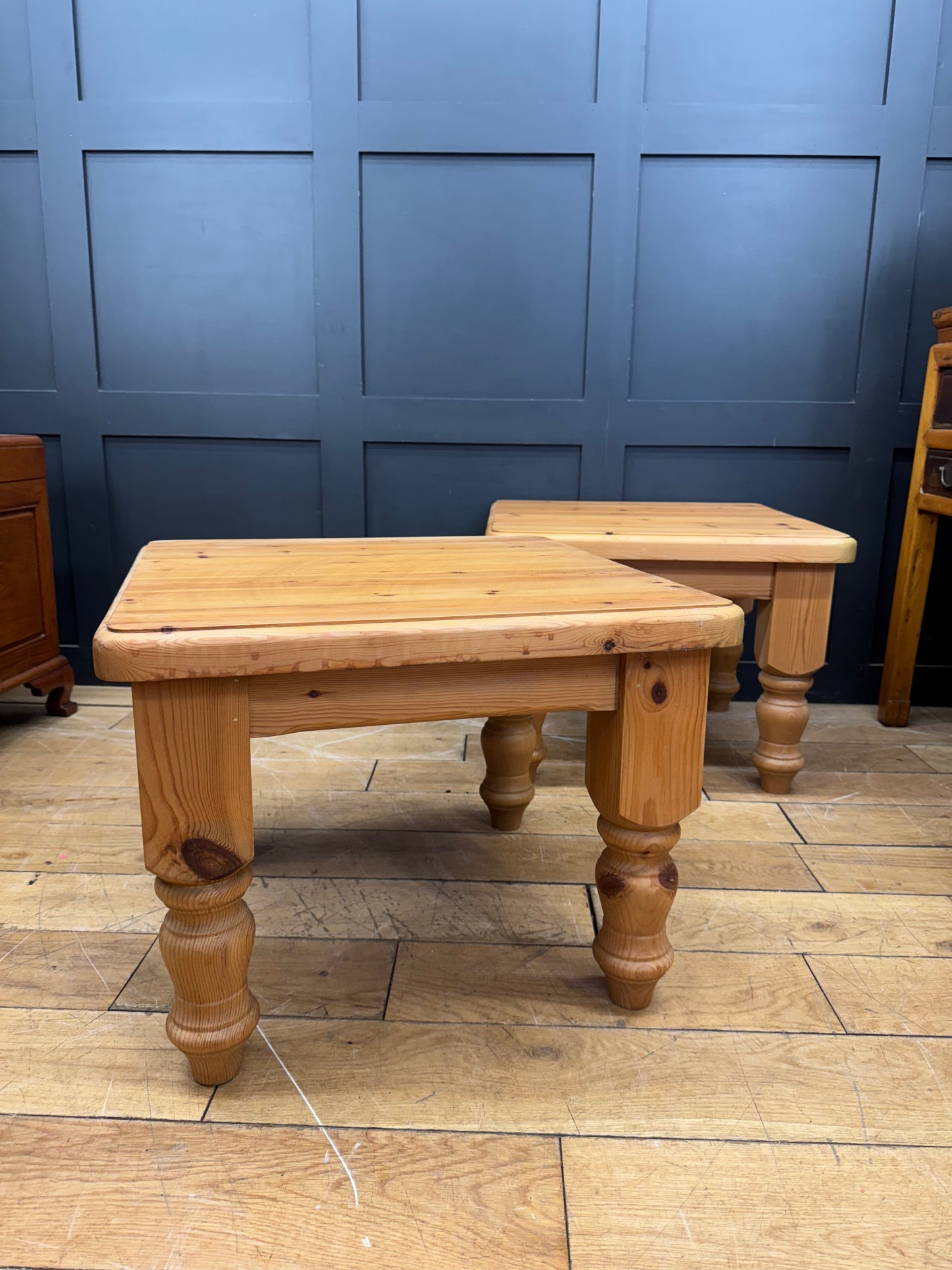 Vintage Pair Of Solid Pine Coffee Tables / Bedside Lamp Occasional Side Table