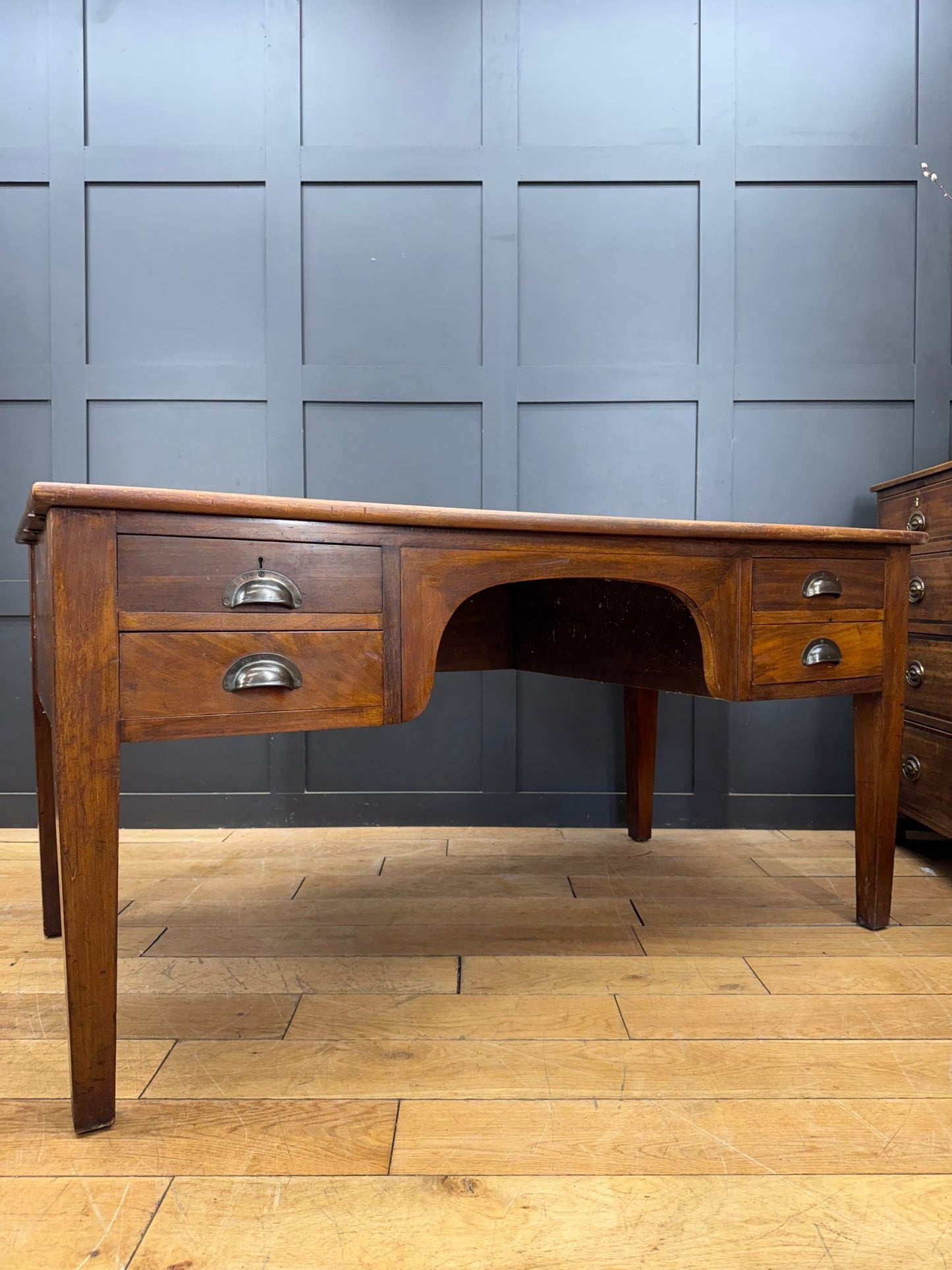 Antique Desk / George V Mahogany Kneehole Desk c.1930 – Ex-Court Office Norfolk