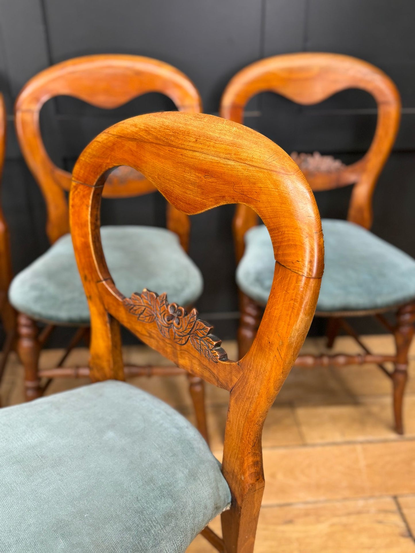 Set Of 4 Antique Mahogany Dining Chairs / Victorian Balloon Back Kitchen Chairs