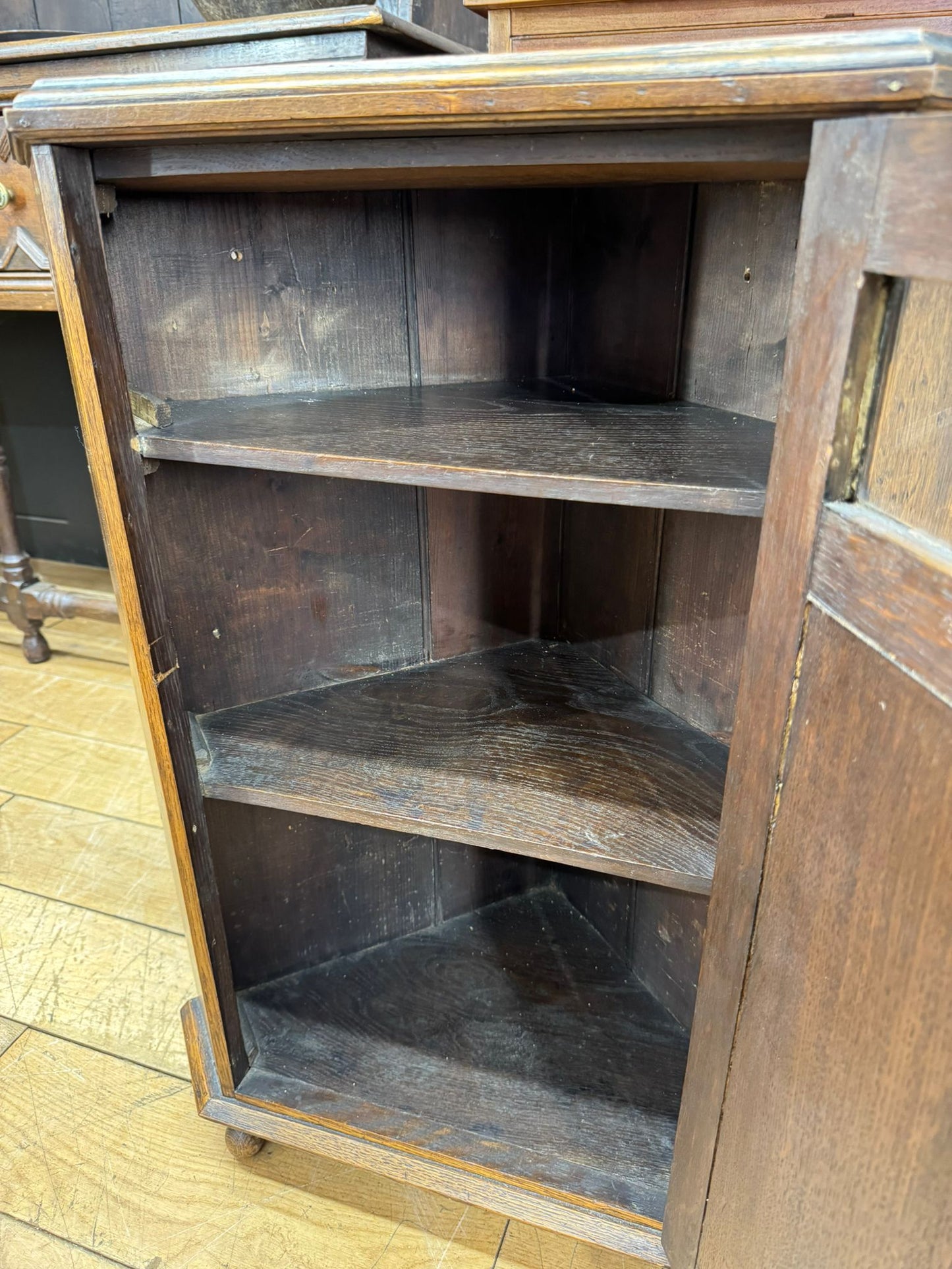 Antique Solid Oak Corner Cupboard –  Carved Door Cabinet / Side Lamp Table