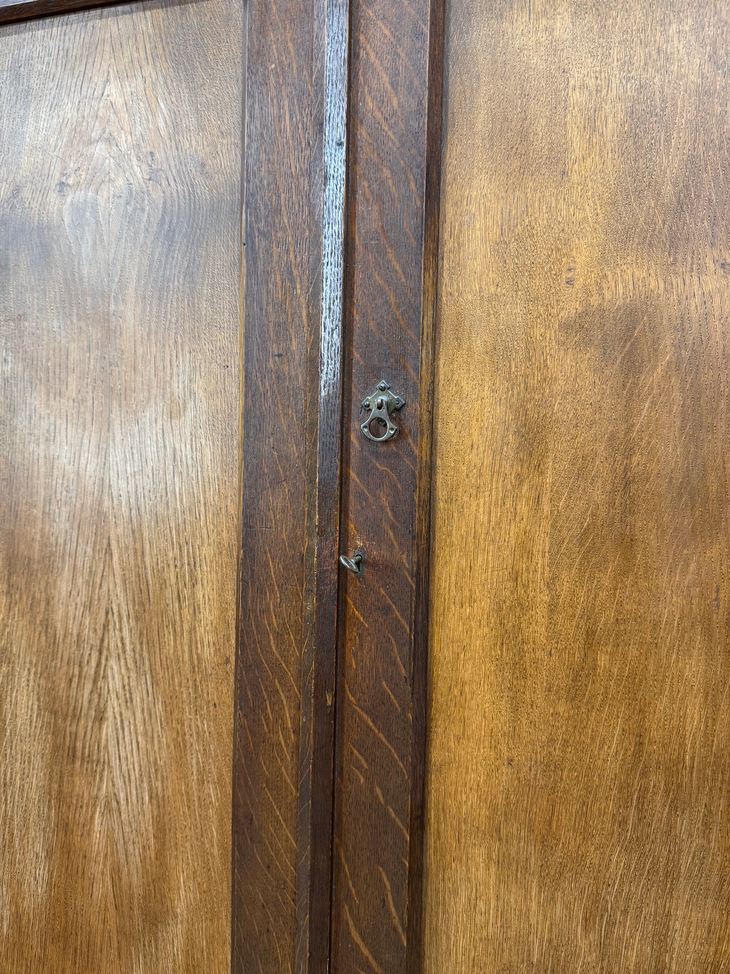 Antique Oak Compact Wardrobe – Solid English Oak Double Door Armoire with Drawers
