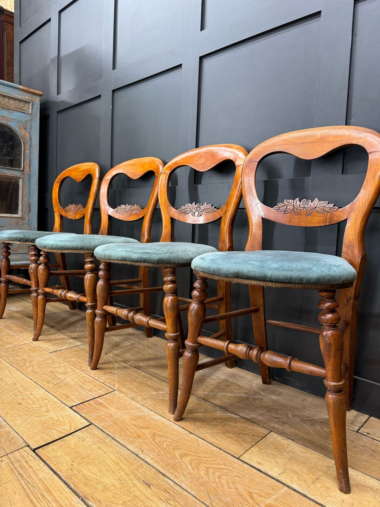 Set Of 4 Antique Mahogany Dining Chairs / Victorian Balloon Back Kitchen Chairs