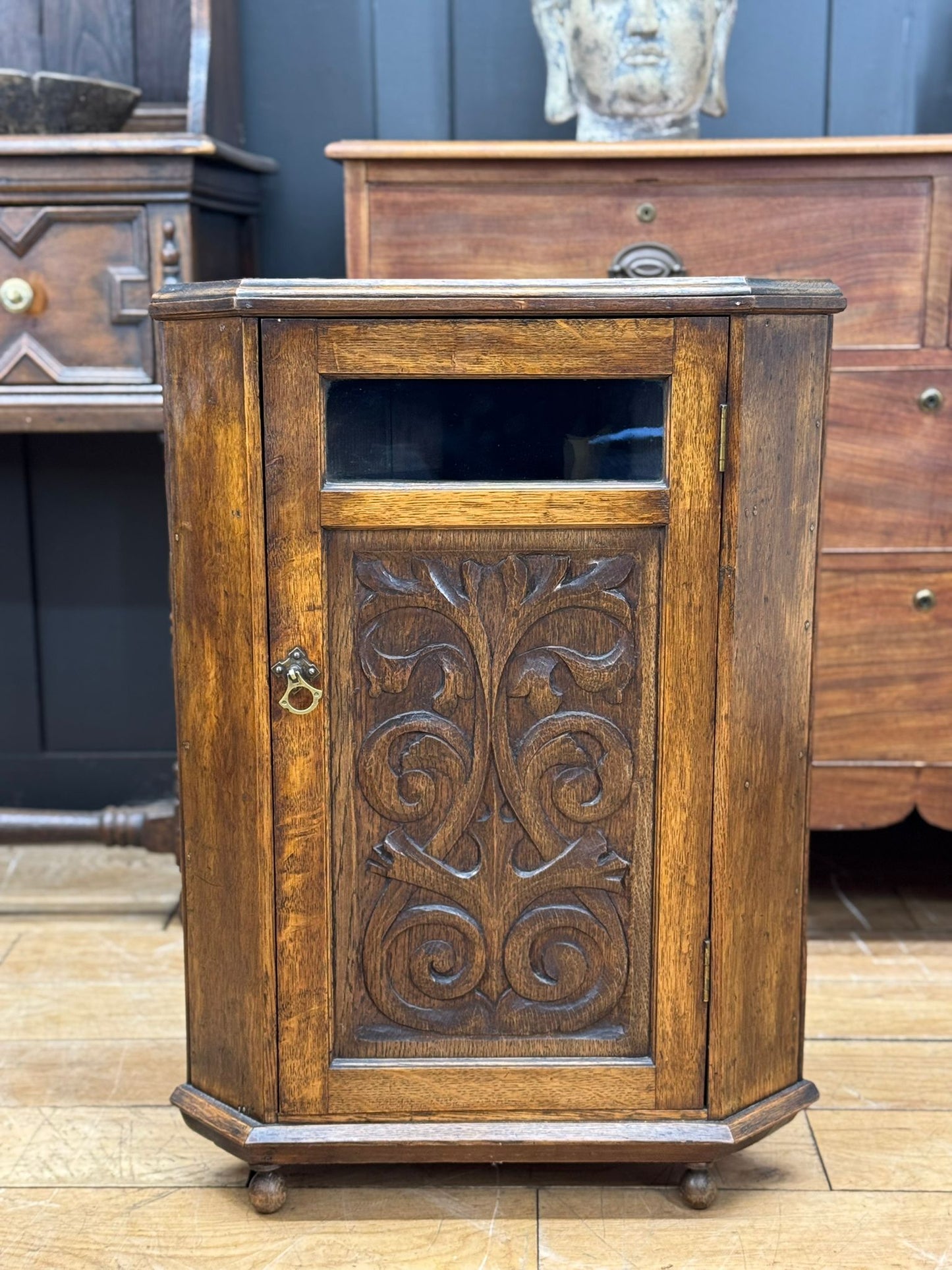 Antique Solid Oak Corner Cupboard –  Carved Door Cabinet / Side Lamp Table