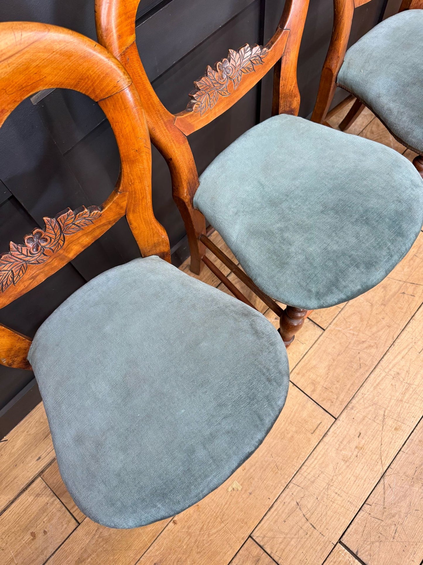 Set Of 4 Antique Mahogany Dining Chairs / Victorian Balloon Back Kitchen Chairs