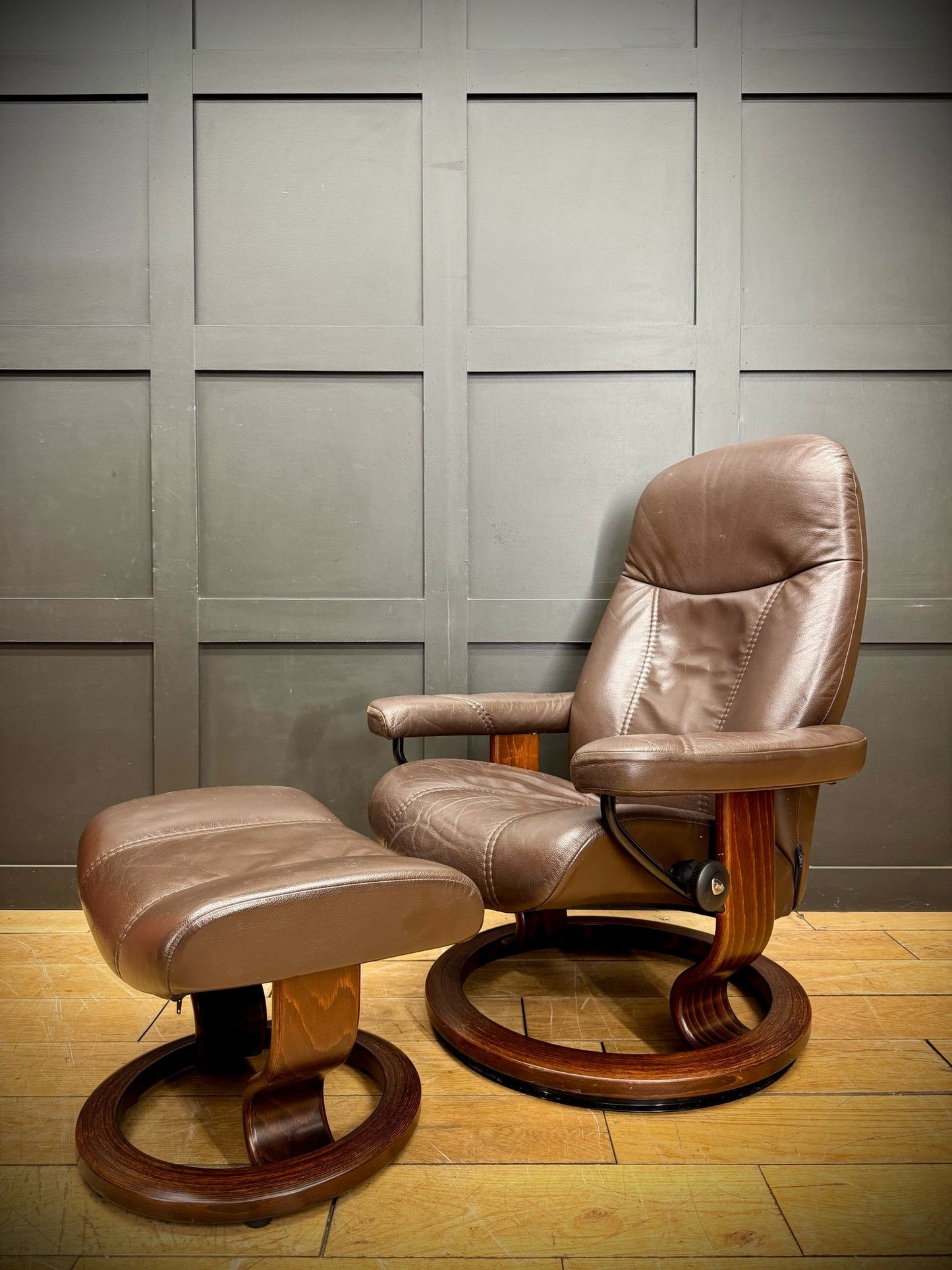 Preloved Ekornes Stressless Brown Leather Reclining Armchair Matching Footstool