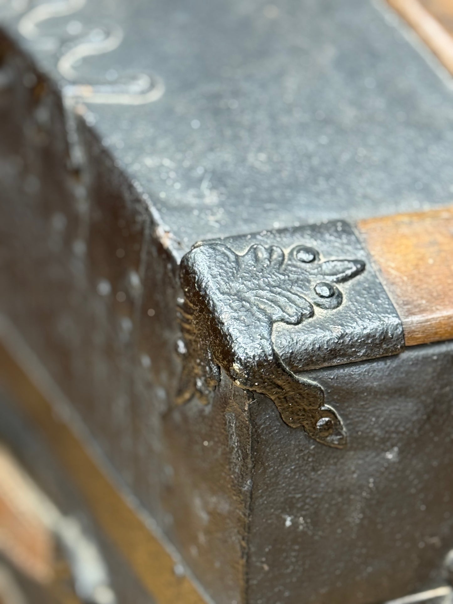Antique Chest Trunk / Travelling Chest /Domed Top / Blanket Box / Sideboard