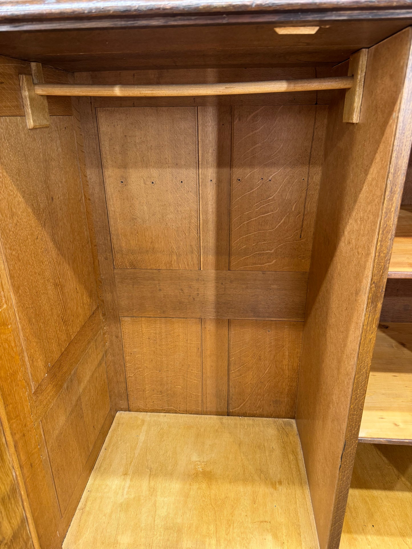 Antique Oak Compact Wardrobe – Solid English Oak Double Door Armoire with Drawers