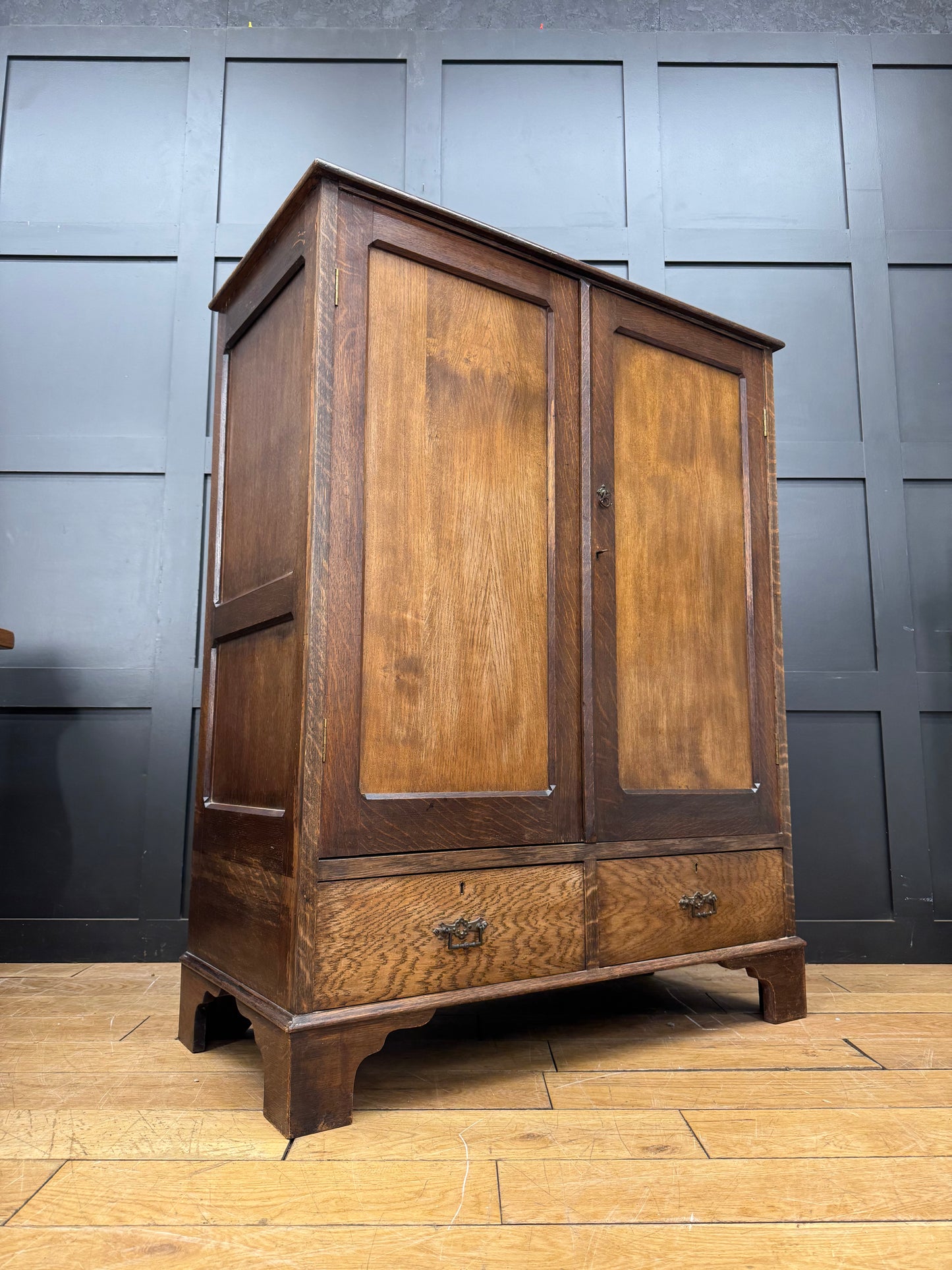 Antique Oak Compact Wardrobe – Solid English Oak Double Door Armoire with Drawers