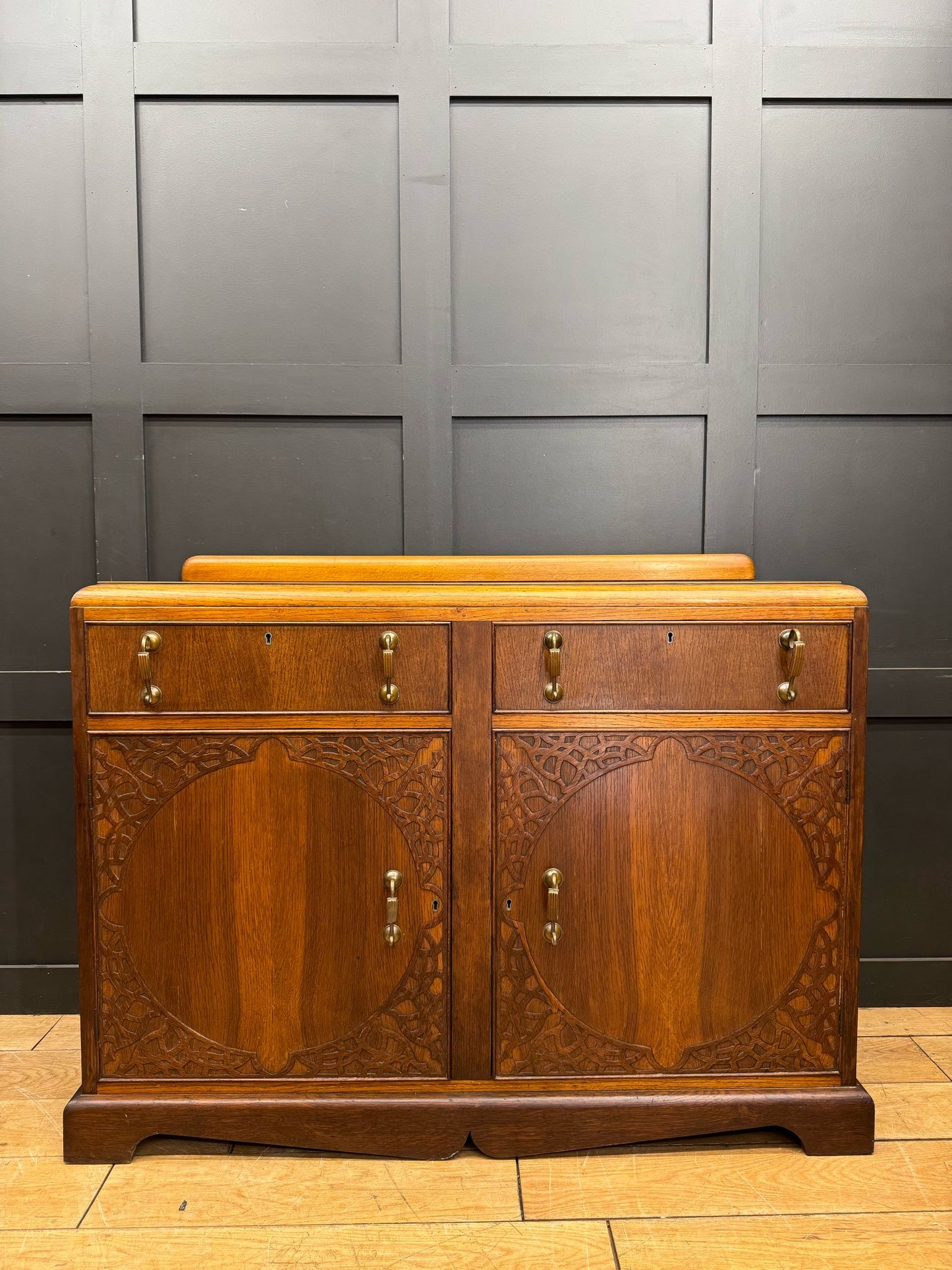 Antique Vintage Oak Sideboard / Drawer Cabinet / Buffet Server / Drinks Cabinet