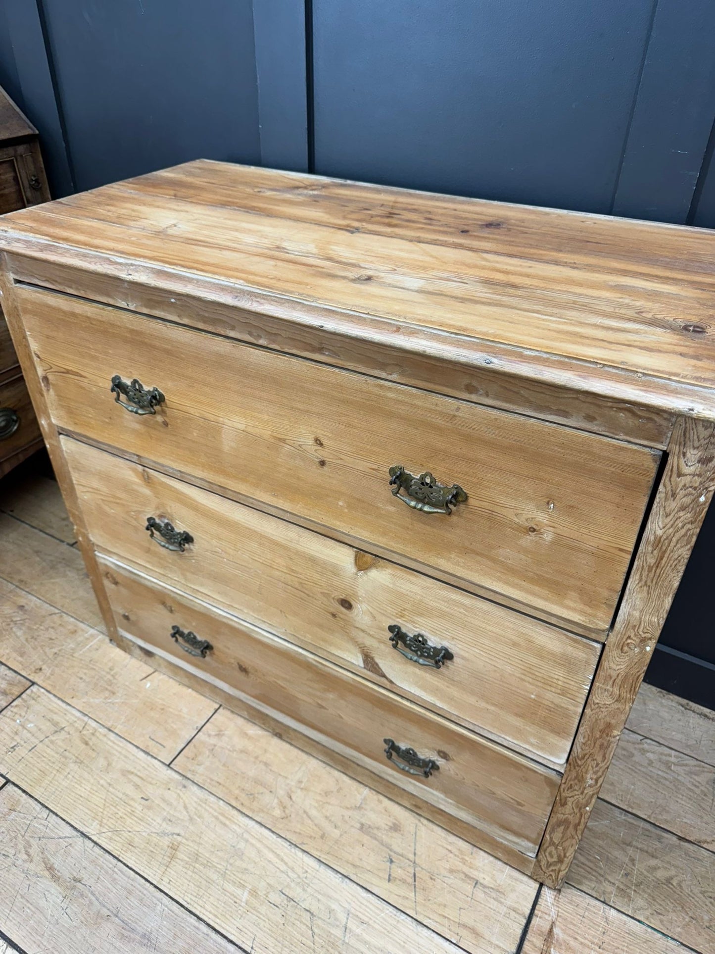 Rustic Pine Chest of Drawers – 3 Drawer Antique Style Bedroom Storage