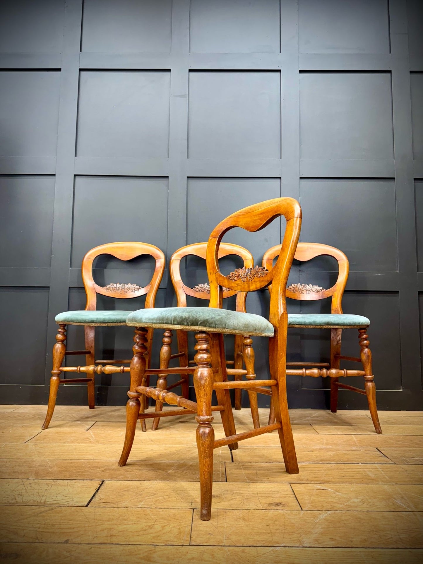 Set Of 4 Antique Mahogany Dining Chairs / Victorian Balloon Back Kitchen Chairs