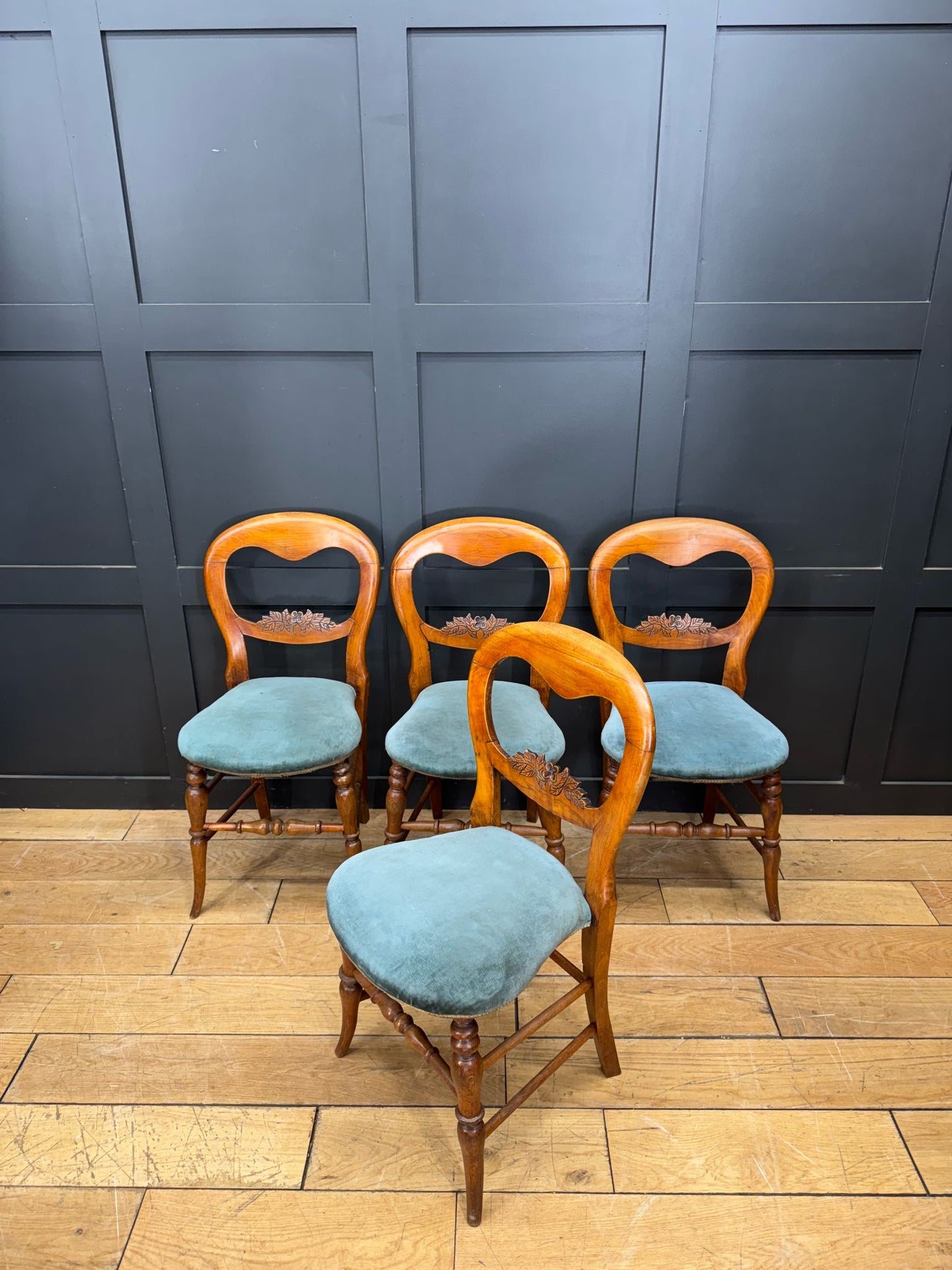 Set Of 4 Antique Mahogany Dining Chairs / Victorian Balloon Back Kitchen Chairs