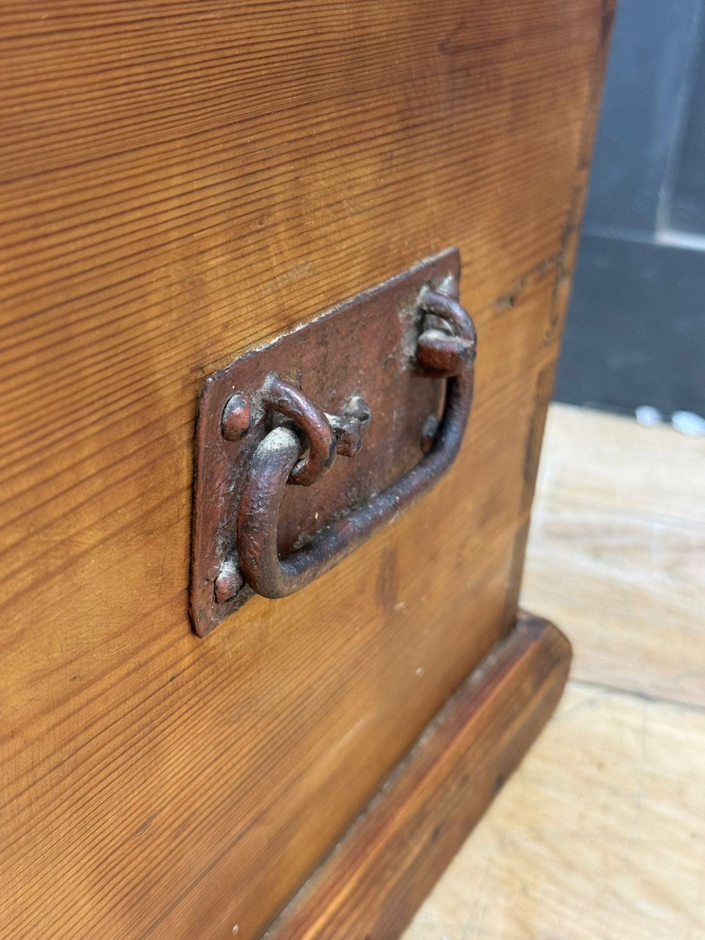 Antique Pine Blanket Chest Trunk Rustic Storage Box / Coffee Table