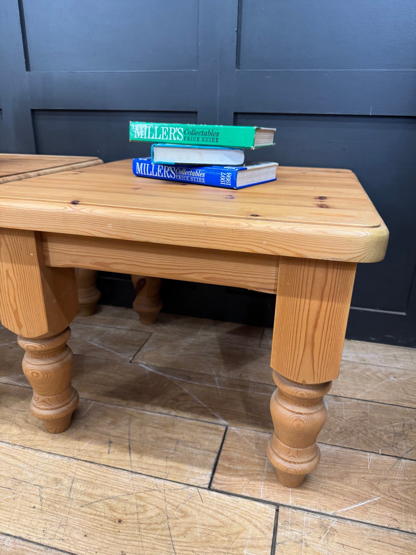 Vintage Pair Of Solid Pine Coffee Tables / Bedside Lamp Occasional Side Table