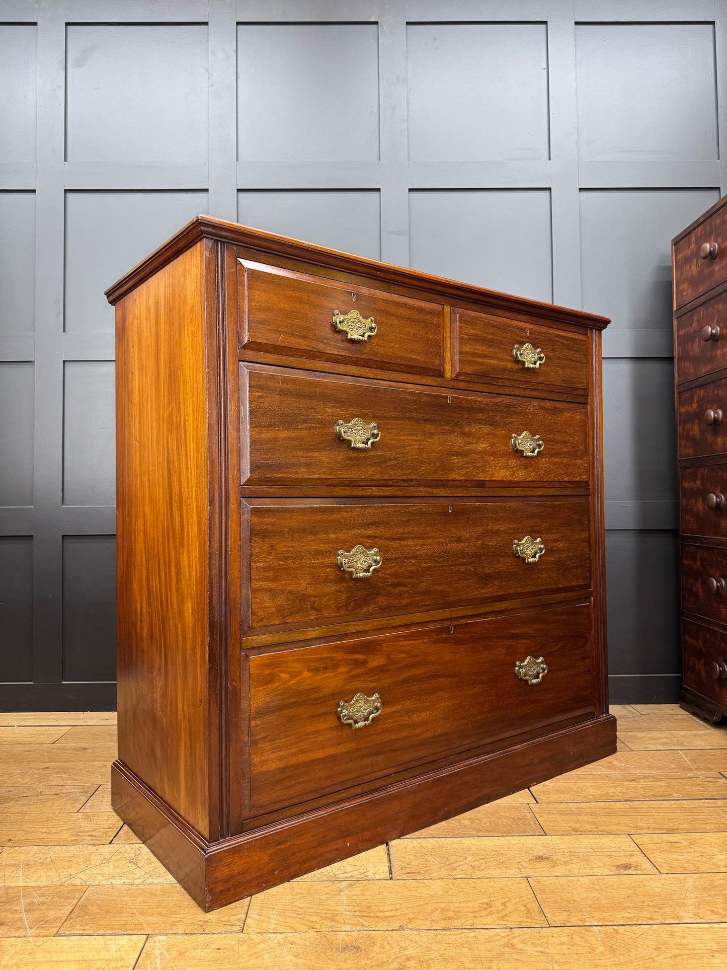 Antique Large Mahogany Chest Of Drawers / Bedroom Clothes Storage Drawers 19th.C