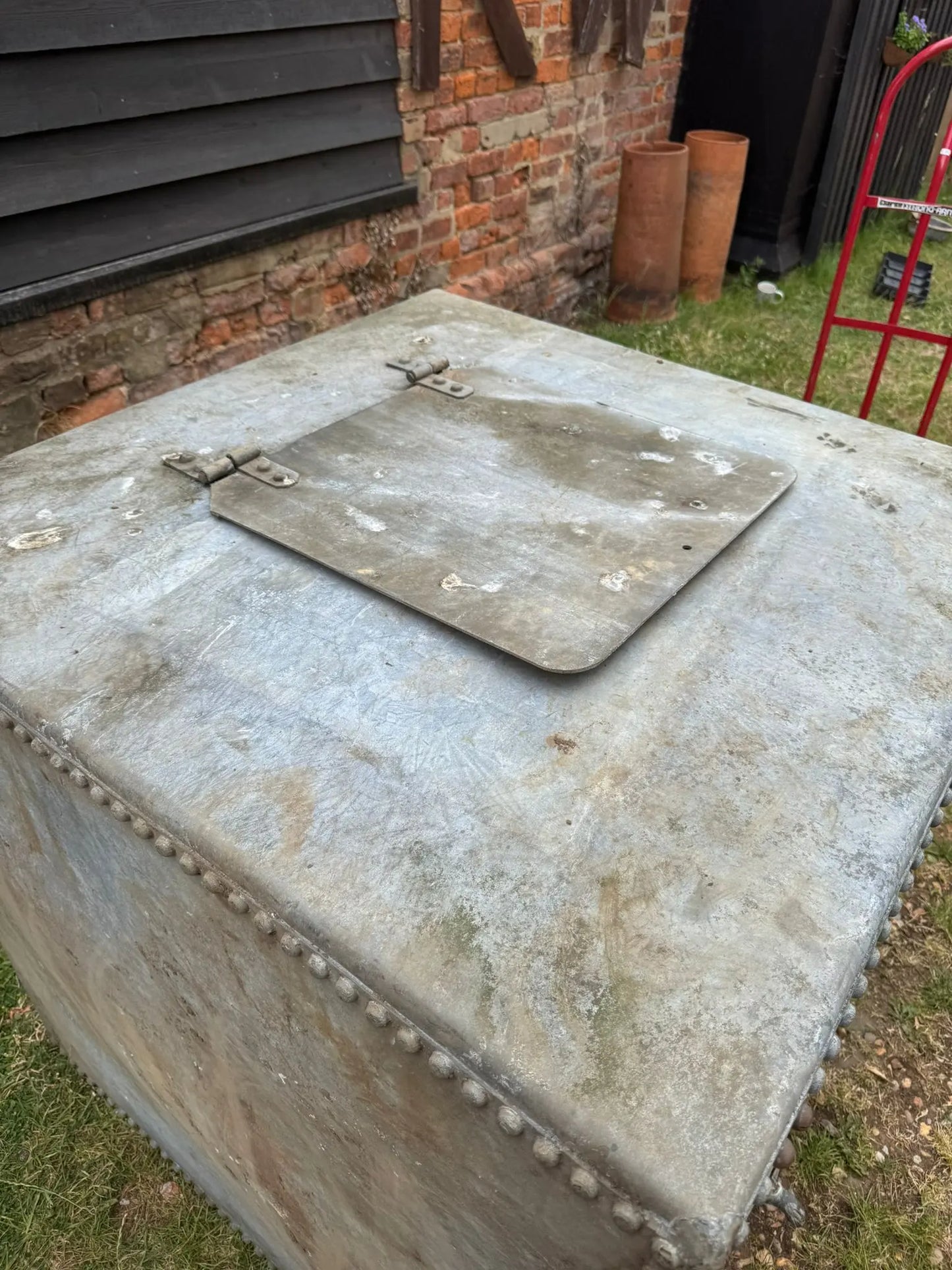 Antique XL Galvanised Riveted Water Tank with Tap & Lid – Planter or Feature 4D RUSTIC WAREHOUSE NORFOLK