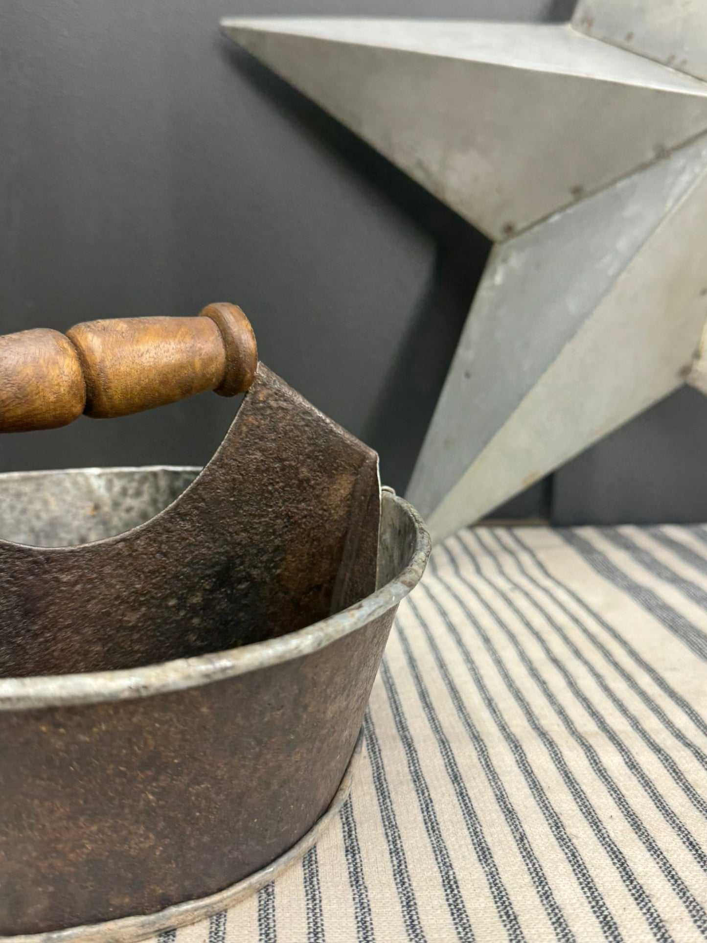 Vintage Small Metal Tray / Plant Pot Herb Planter / Metal Bucket Carry Caddie (B)