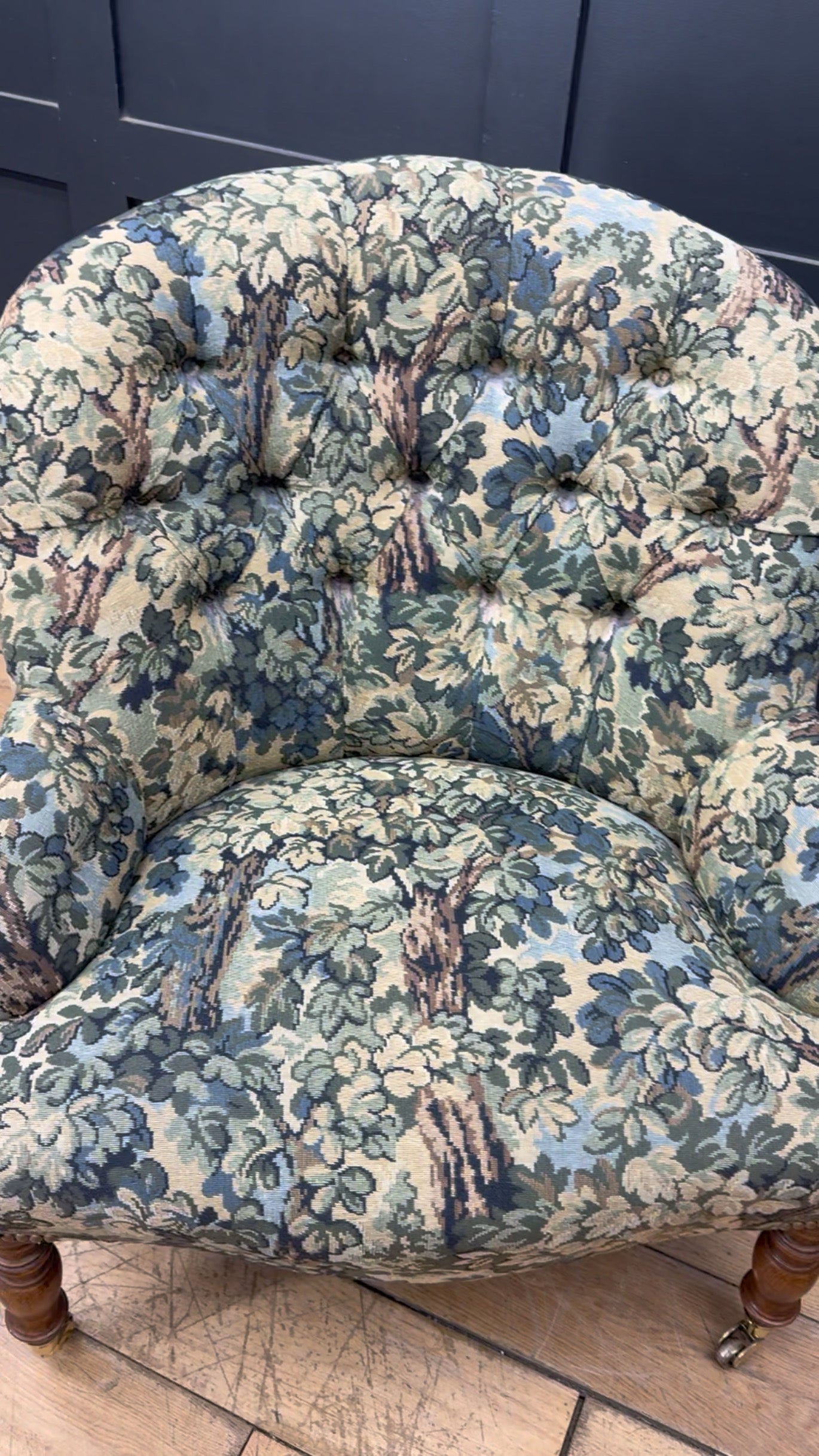 Vintage Floral Buttoned Nursing Chair Victorian Style Bedroom Chair Armchair