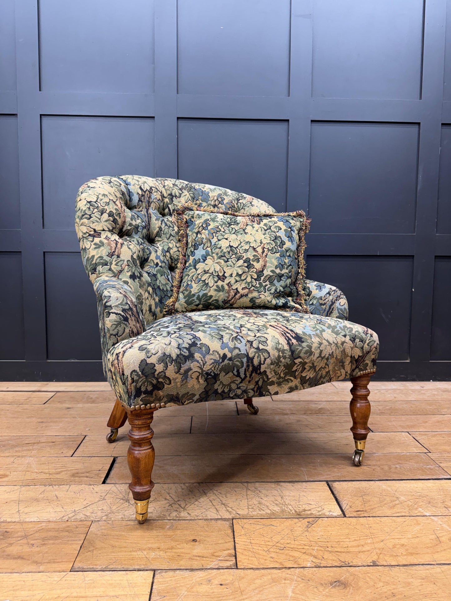 Vintage Floral Buttoned Nursing Chair Victorian Style Bedroom Chair Armchair
