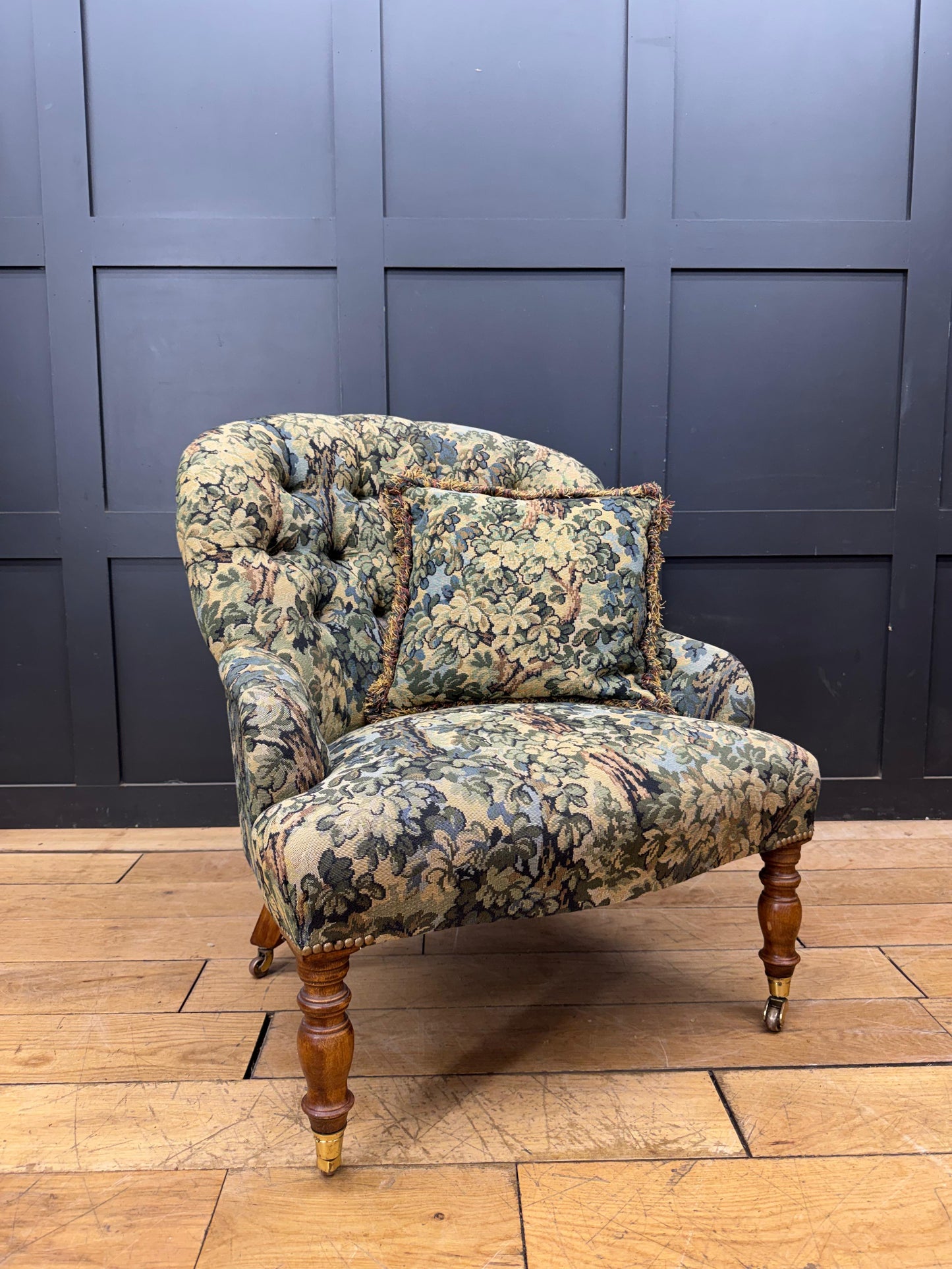 Vintage Floral Buttoned Nursing Chair Victorian Style Bedroom Chair Armchair