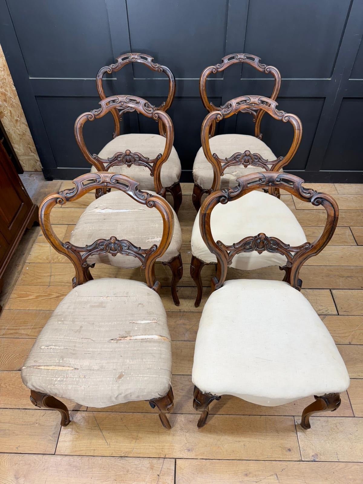 Antique Victorian Balloon Back Dining Chairs – Set of 6 – Carved Walnut