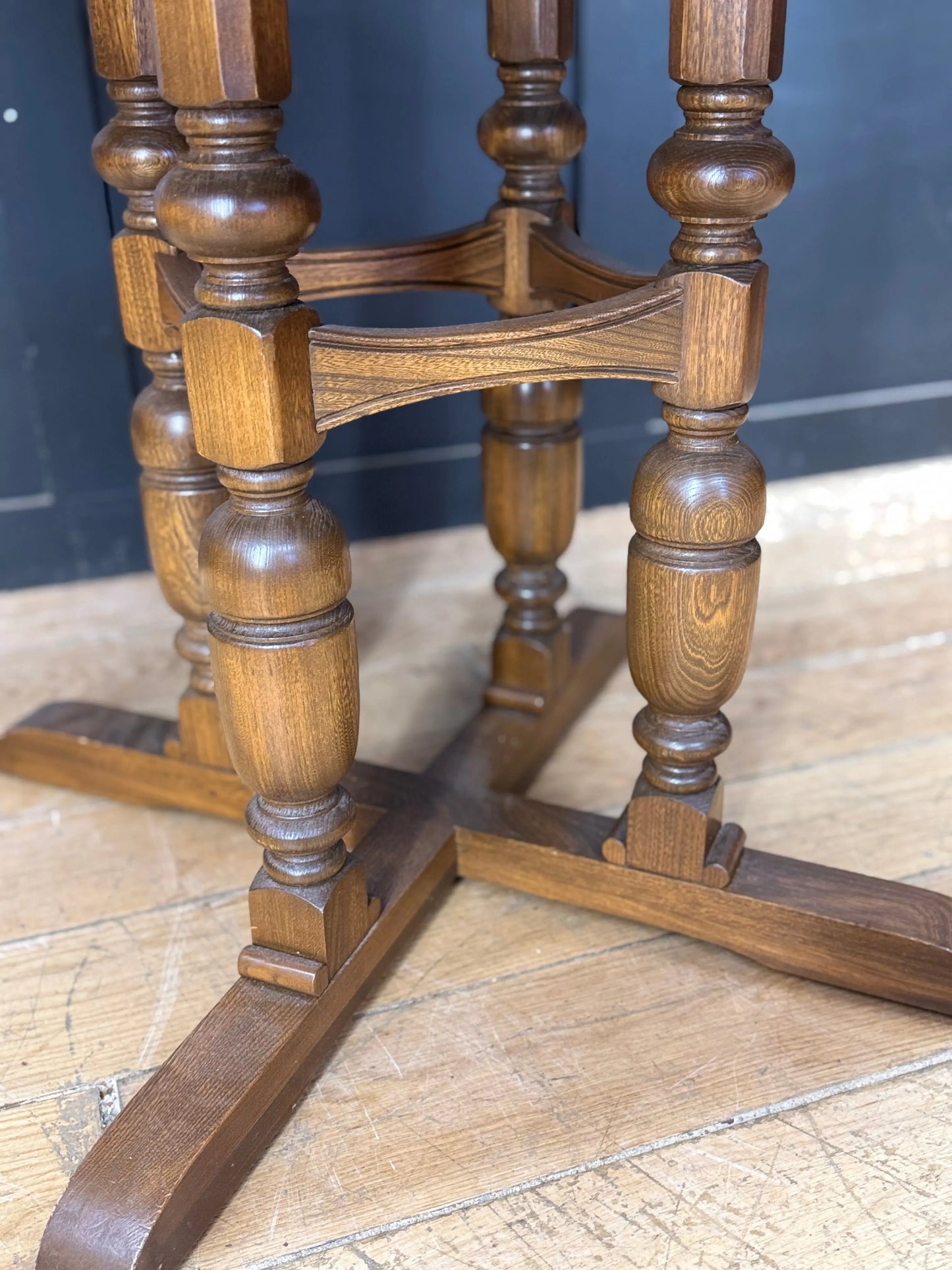 Ercol Chichester 945 Solid Elm Drop Leaf Extending Kitchen Dining Table