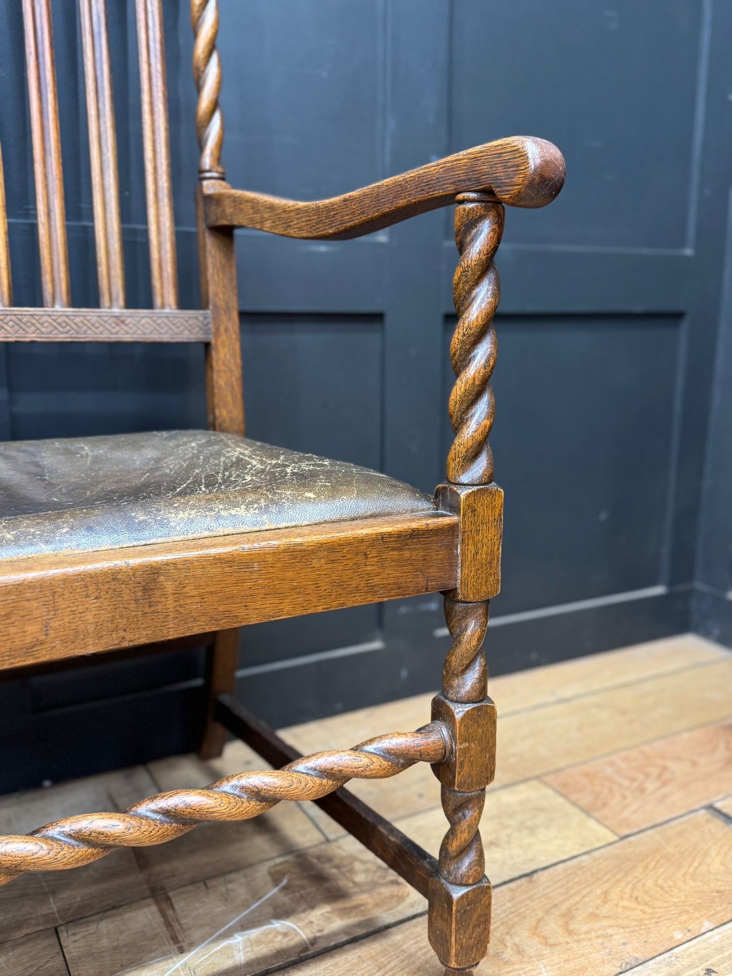 Set of 6 Antique Oak Barley Twist Dining Chairs inc Carvers
