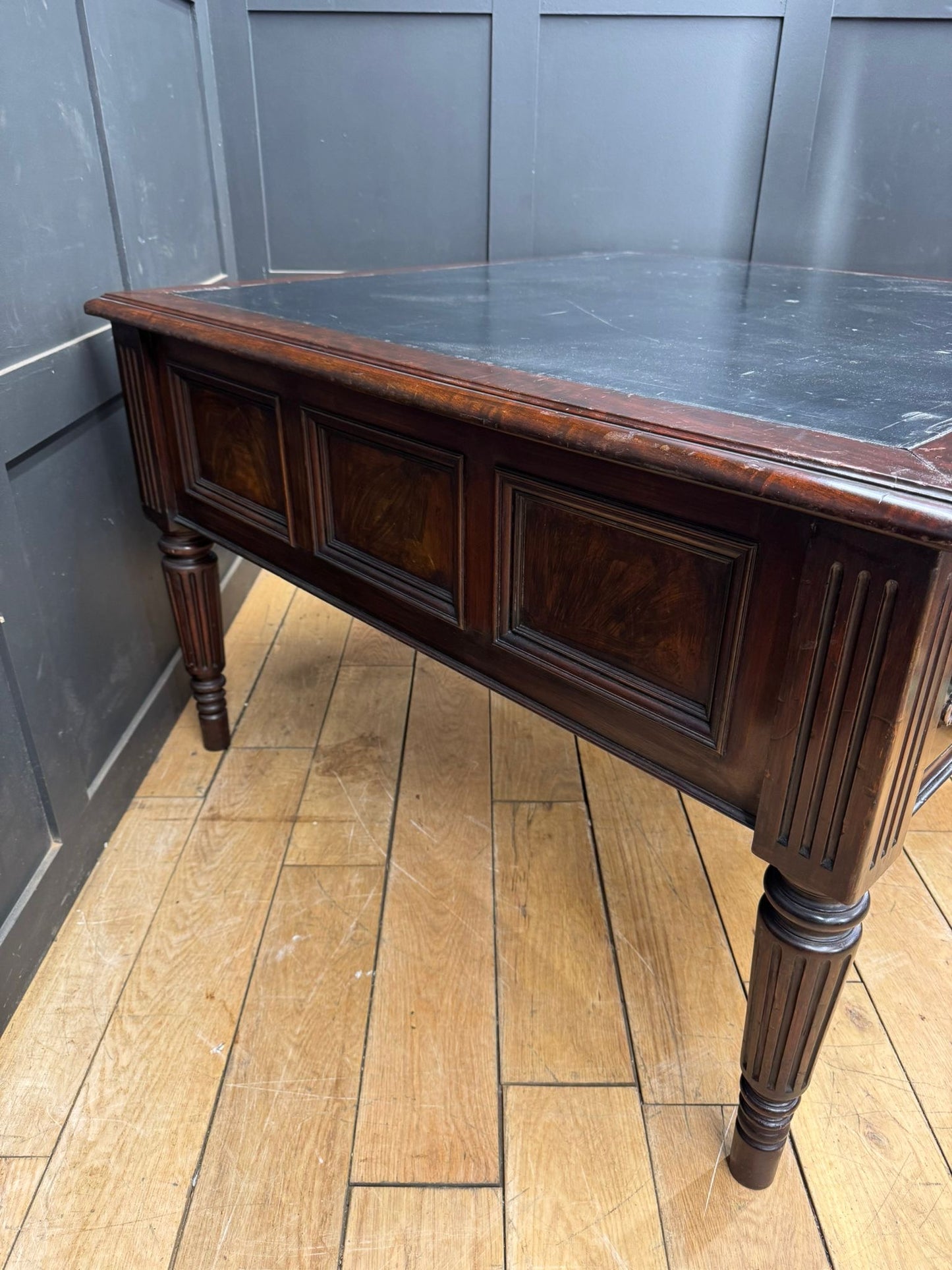 Antique Mahogany Partners Desk – Leather Top, Drawers Both Sides / Office Study