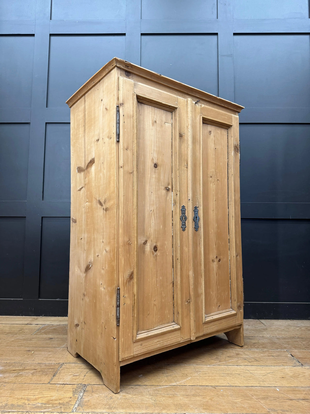 Antique Rustic Pine Double Door Cupboard Kitchen Hallway Storage Cabinet