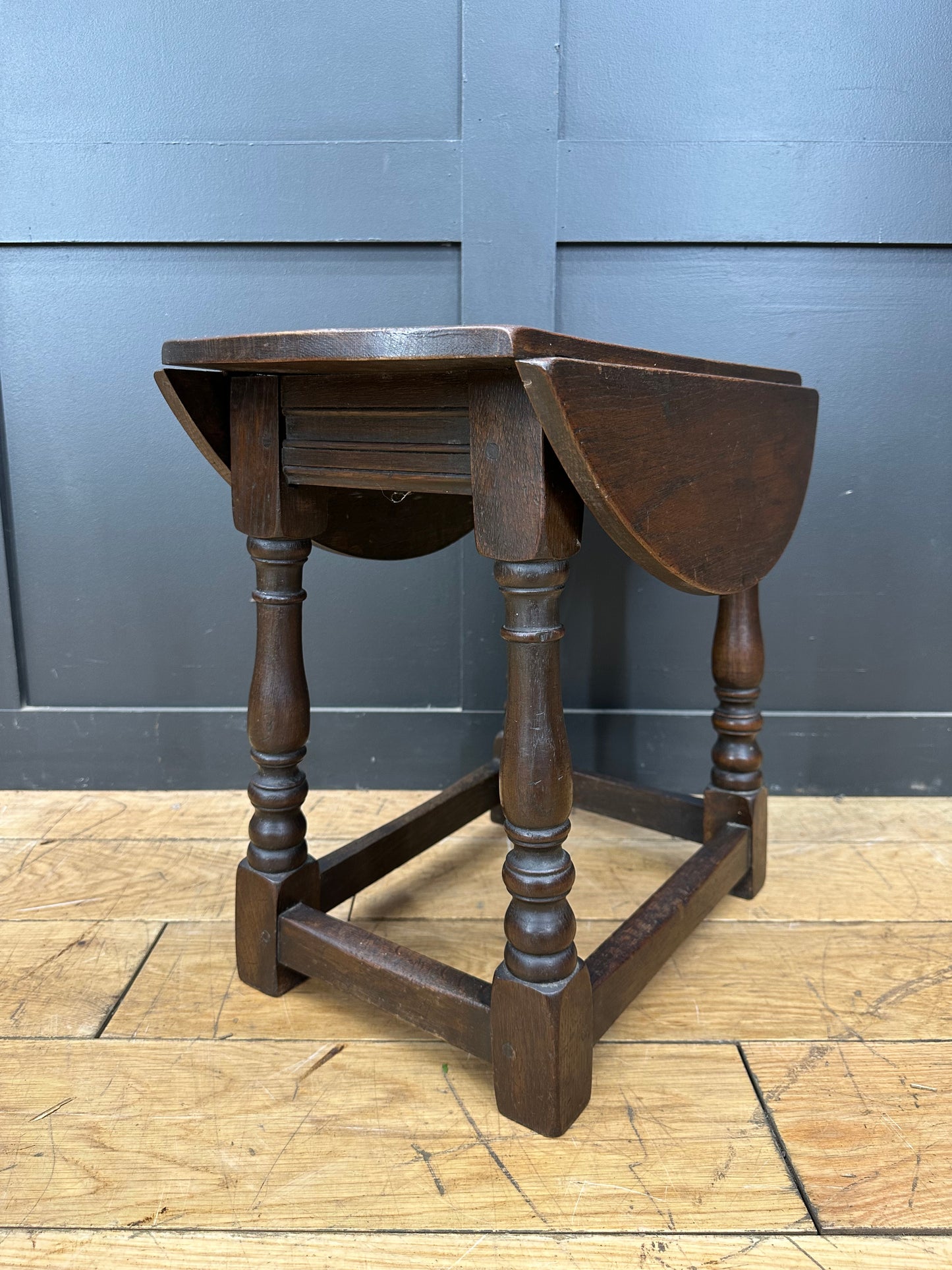 Vintage Traditional Oak Coffee Table / Extending Side Table / Rustic Furniture