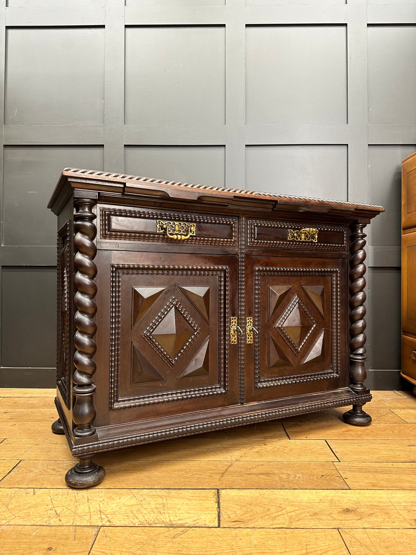Vintage Italian Walnut Sideboard / Drinks Cabinet / Buffet Server  / TV Stand